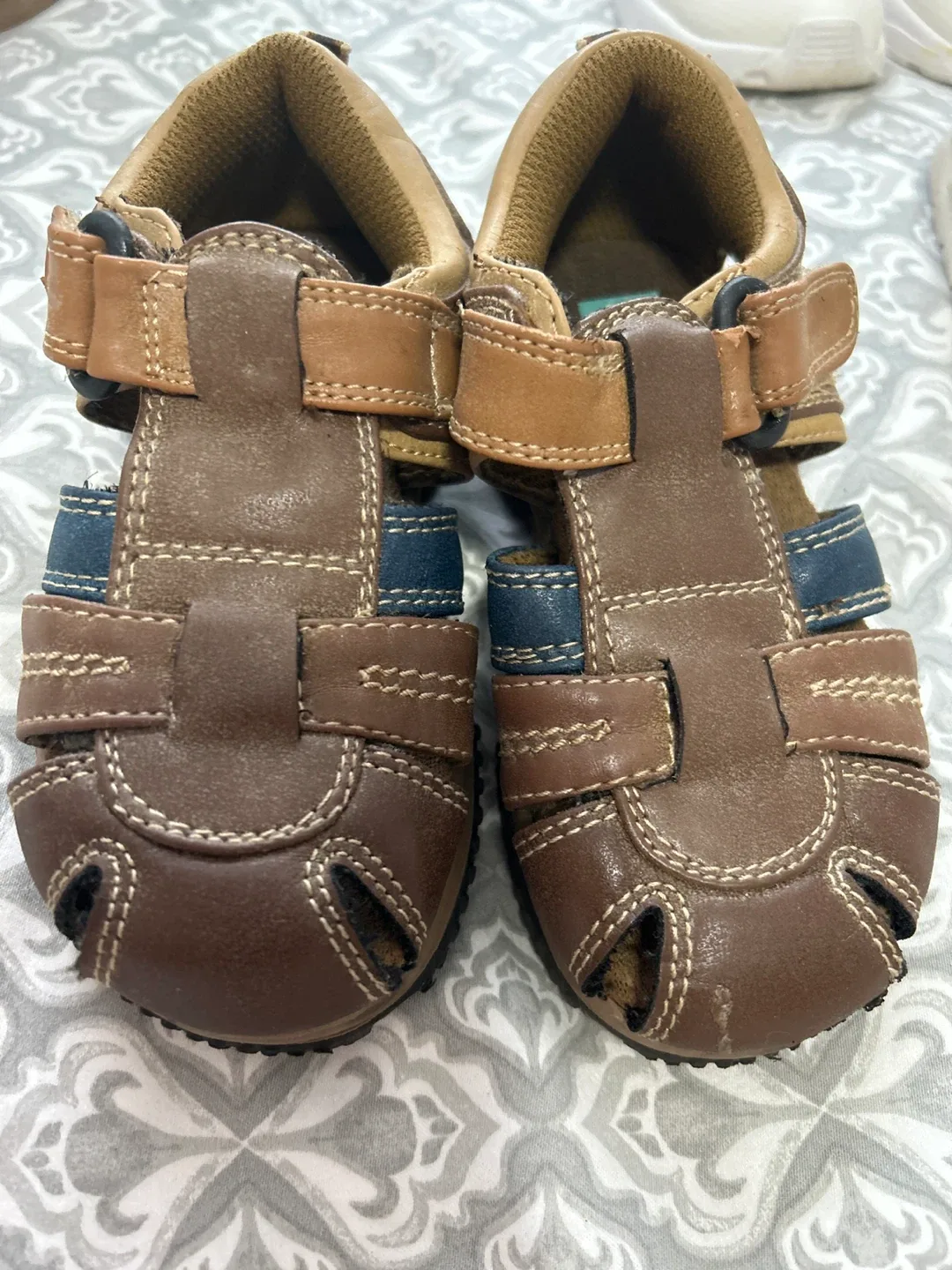 Mixed Lot of Kids Shoes - Sizes Vary image indicator(3)