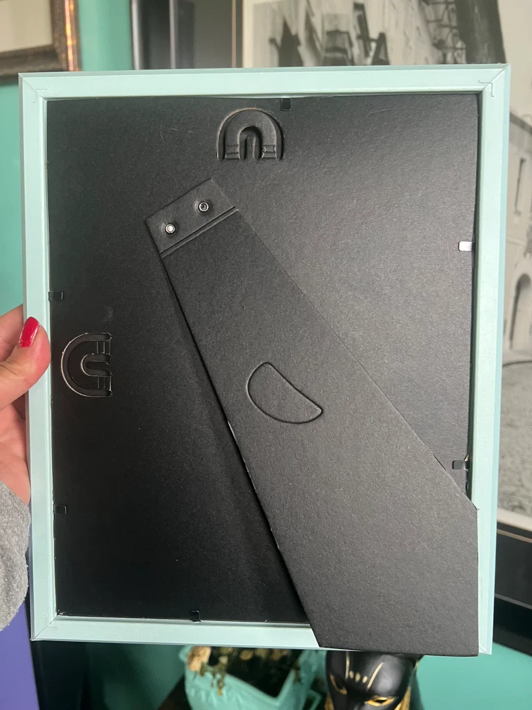 The New Yorker framed print image indicator(3)