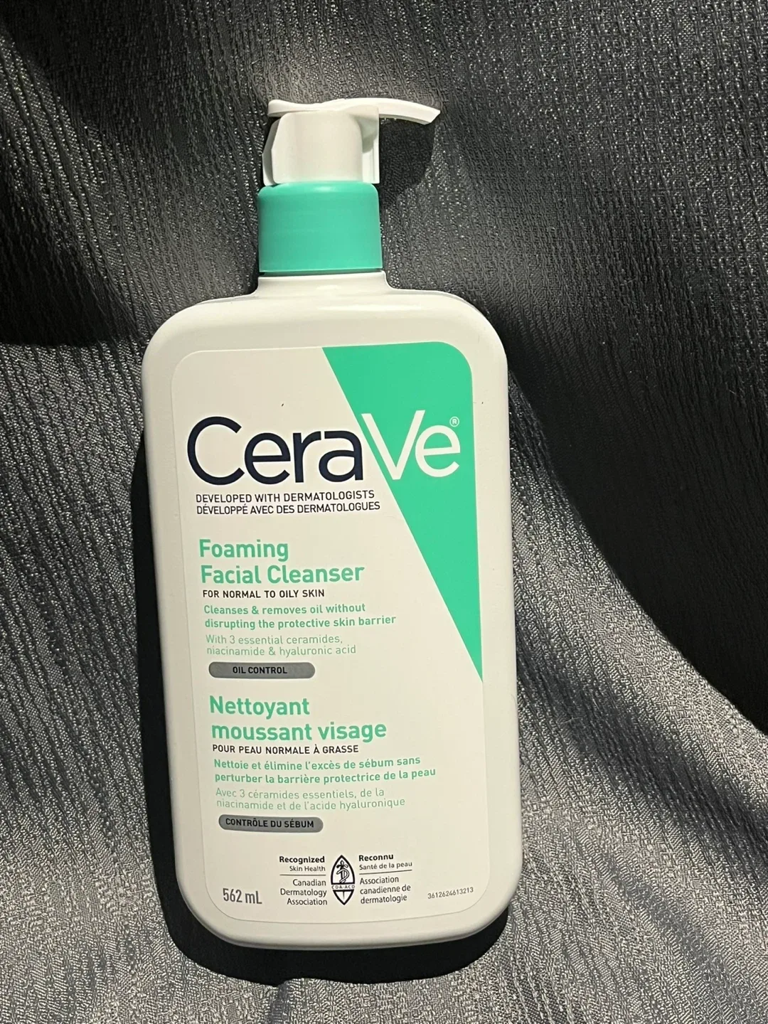 CeraVe Foaming Facial Cleanser - 562ml thumbnail