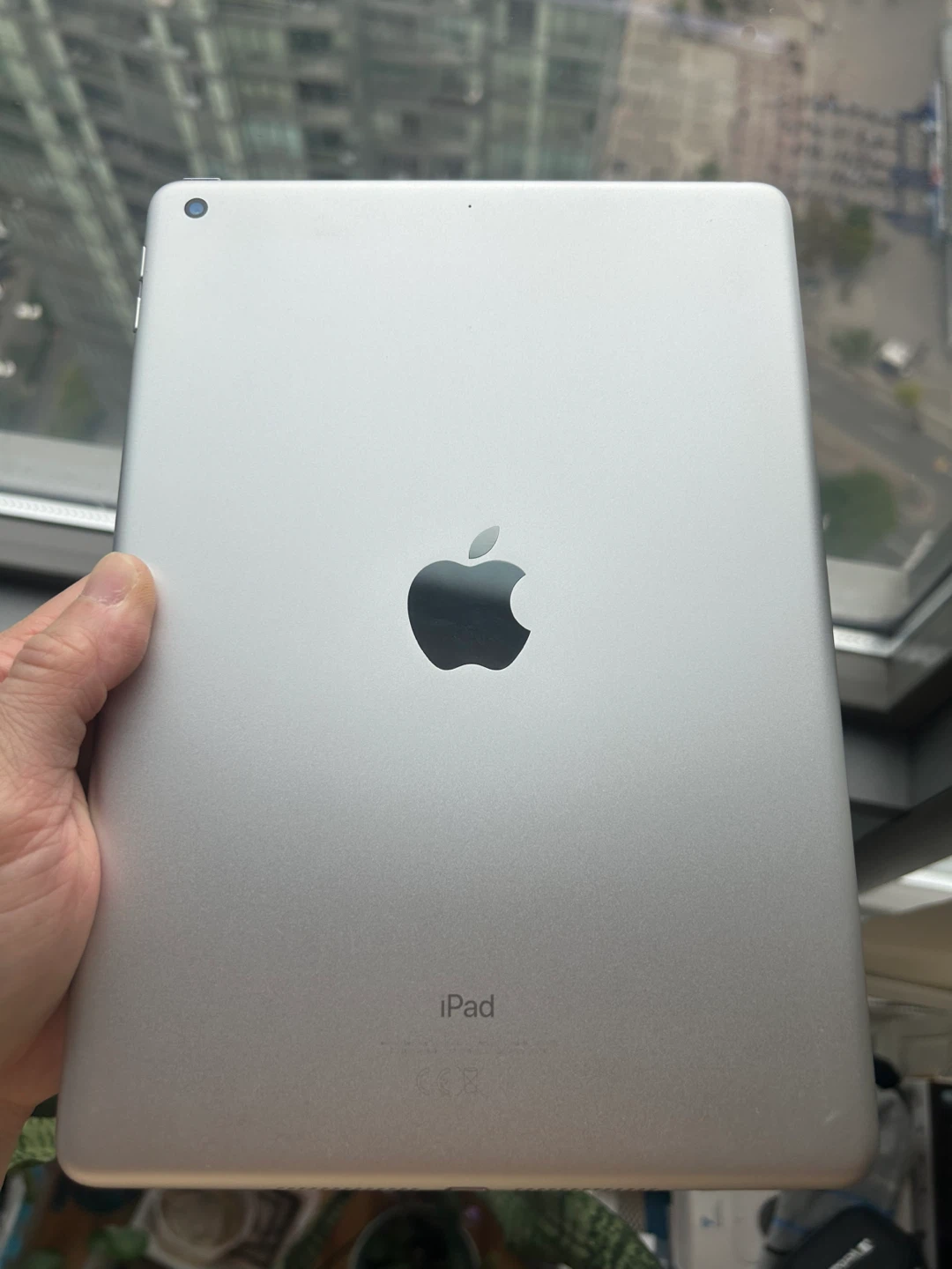 Apple iPad (6th Generation) 32GB - Silver - photo 5