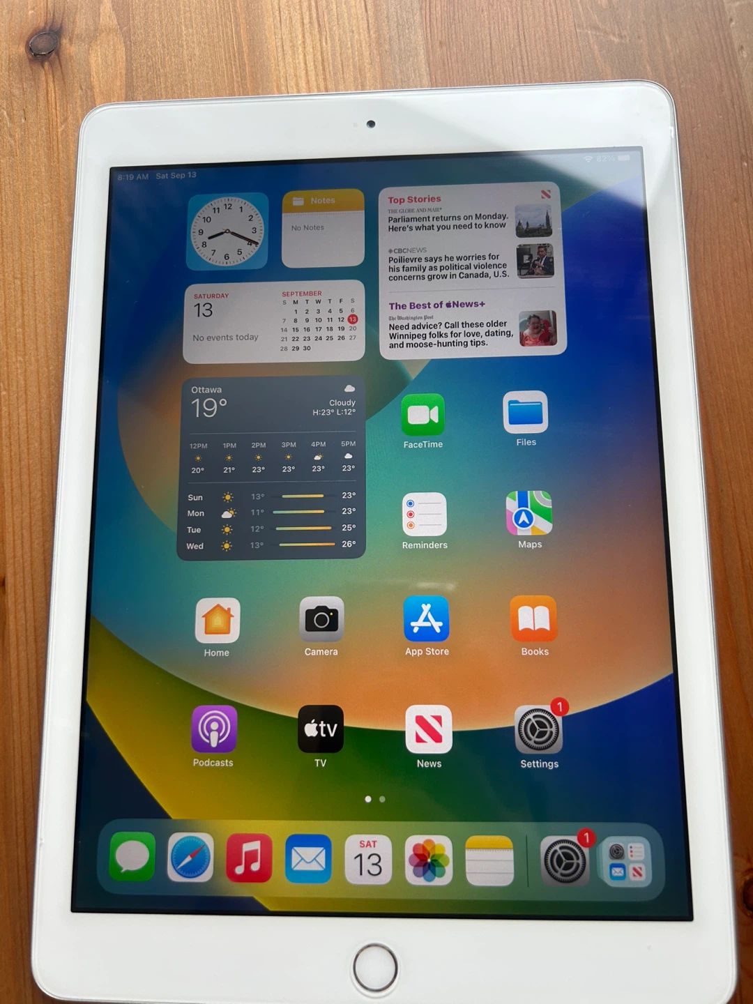 Apple iPad (6th Generation) 32GB - Silver - photo 2