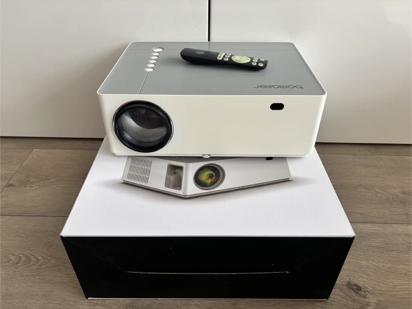 Bomaker Projector with Remote - Support 4K Video image indicator(2)