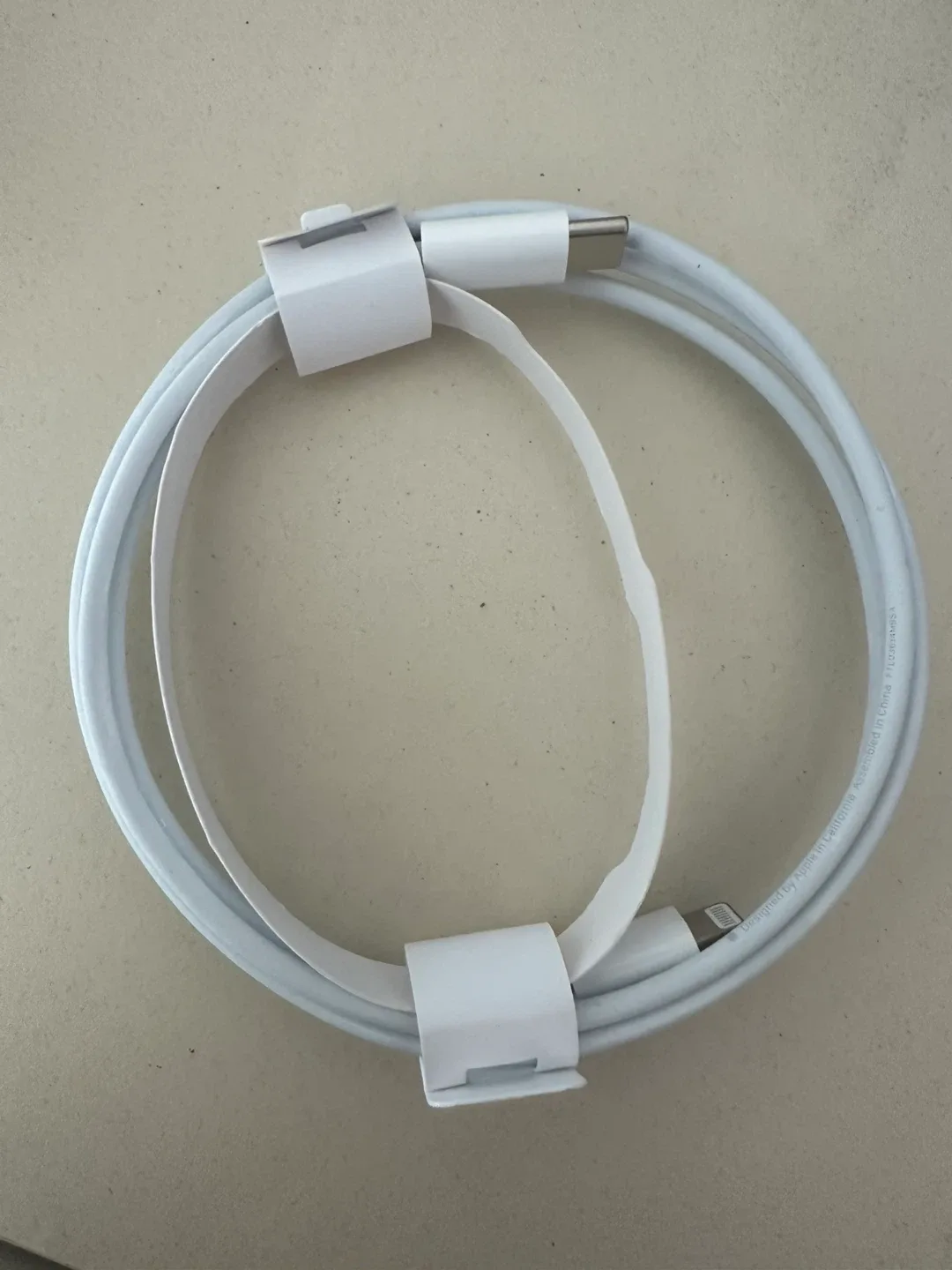 Apple USB-C to Lightning Cable (1 m) image indicator(2)