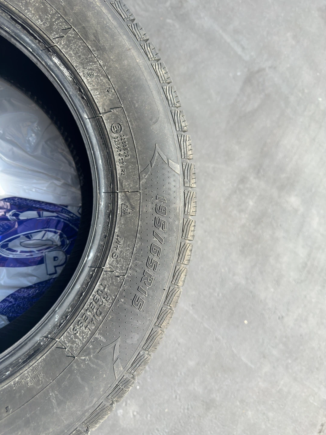 Set of Four 195/65R15 Winter Tires - photo 2