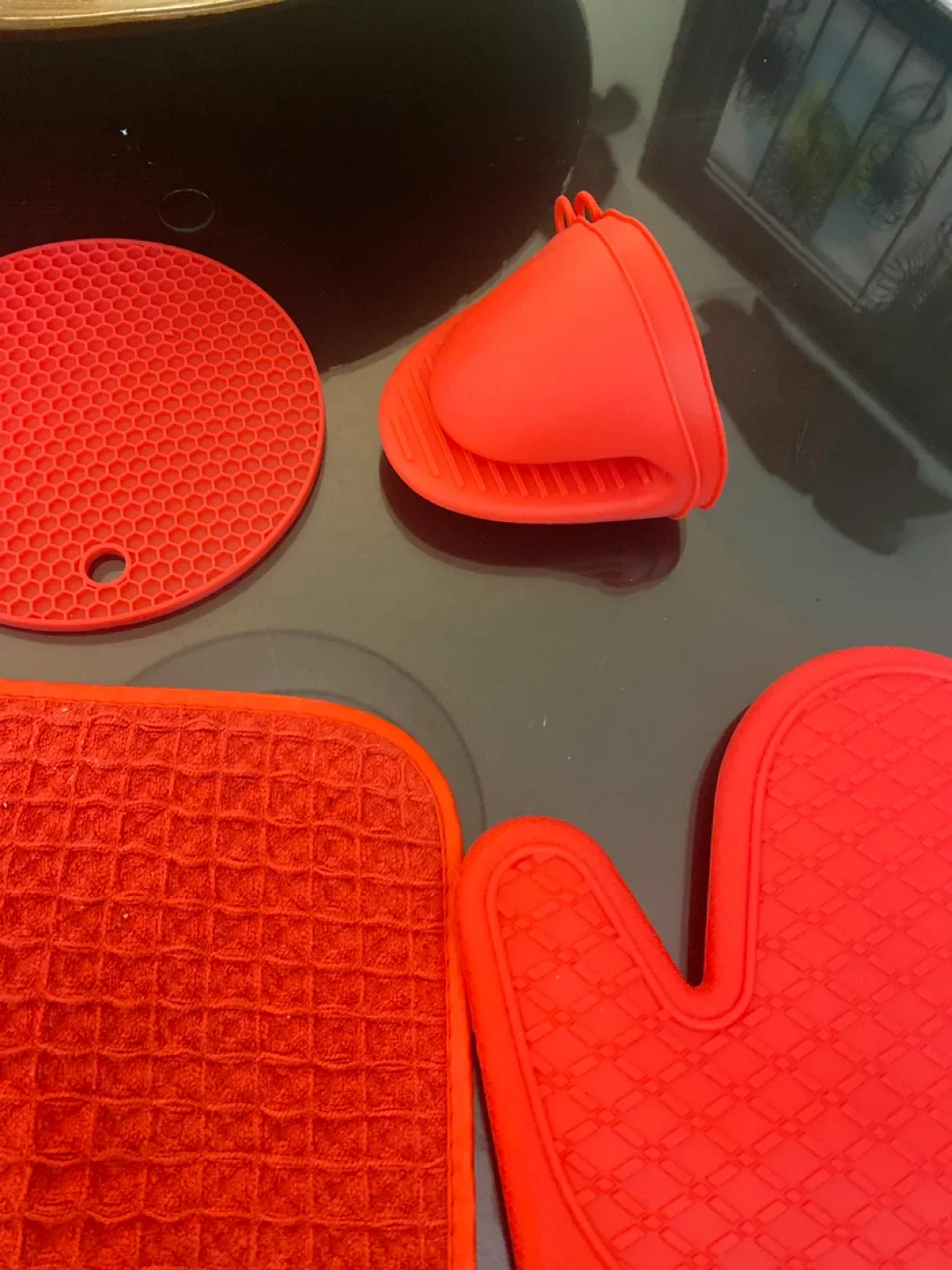 Red Kitchen Set - Oven Mitt, Trivets, and More image indicator(3)