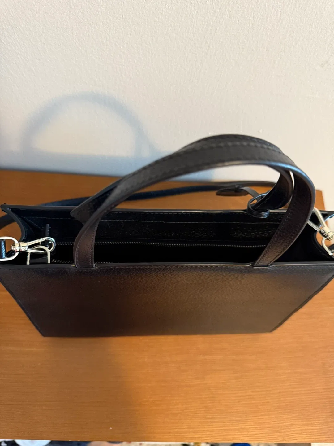 Brand New!! Kate Spade leather Bag image indicator(3)