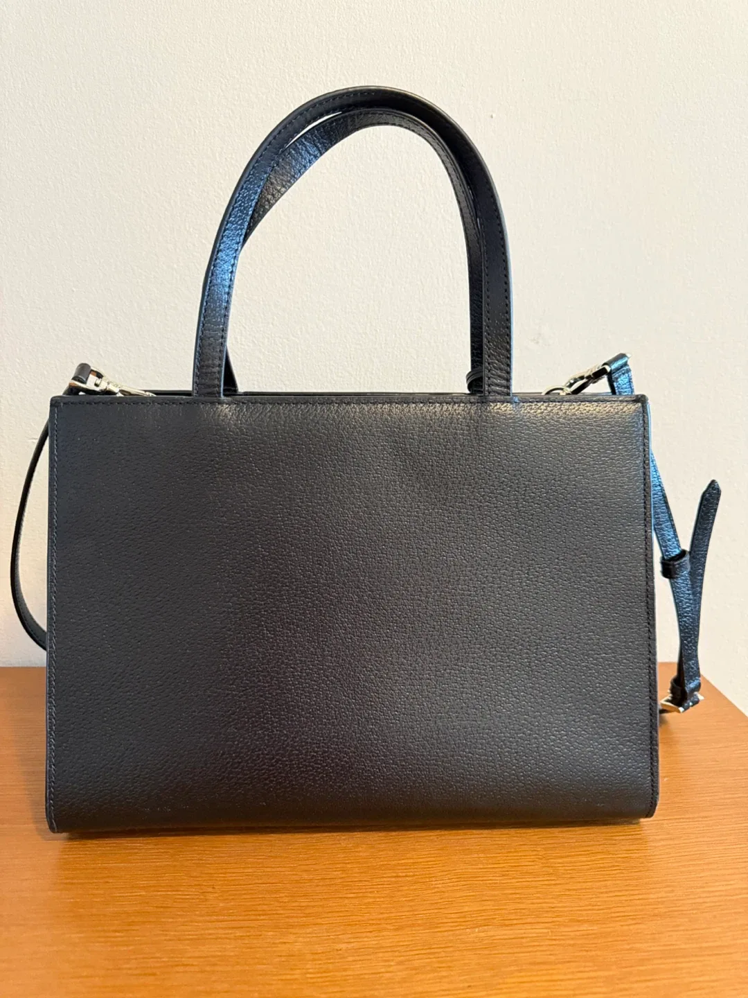 Brand New!! Kate Spade leather Bag image indicator(2)