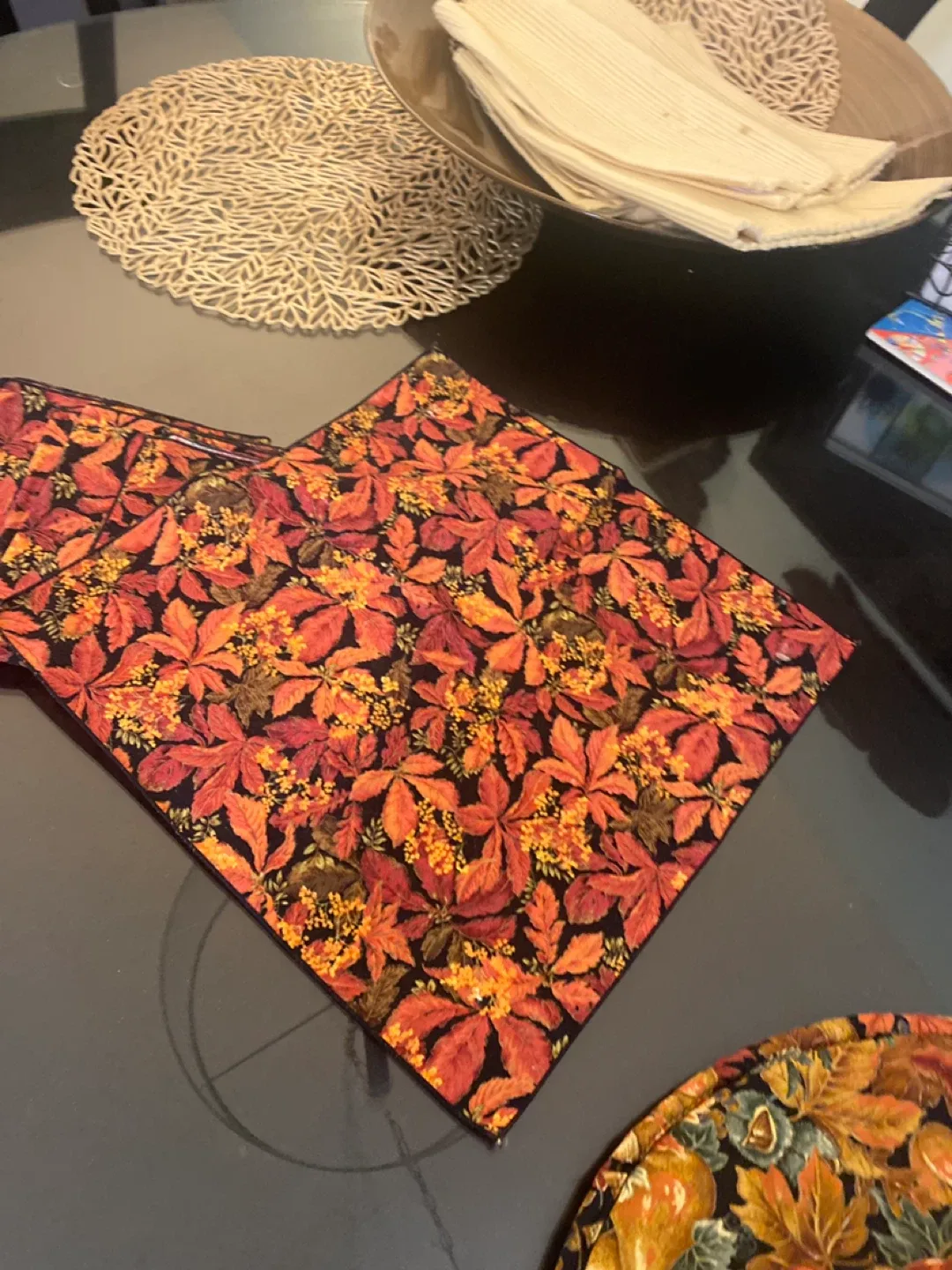 Autumn Leaf Tea Cozy & Napkins Set image indicator(3)