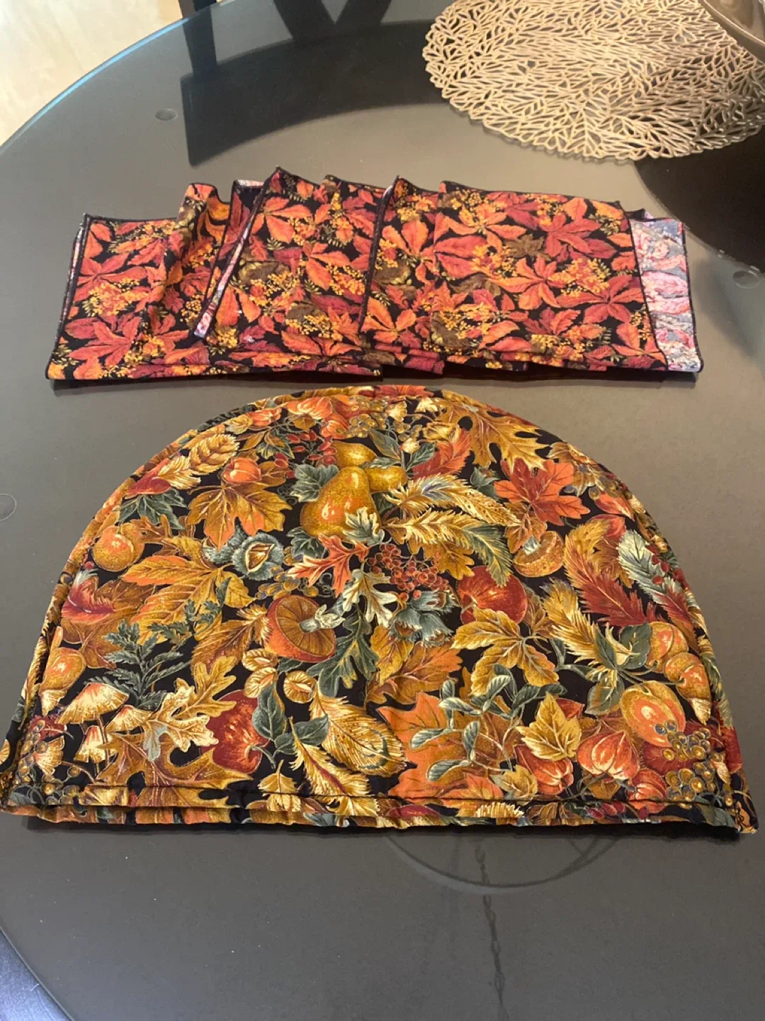 Autumn Leaf Tea Cozy & Napkins Set image indicator(2)