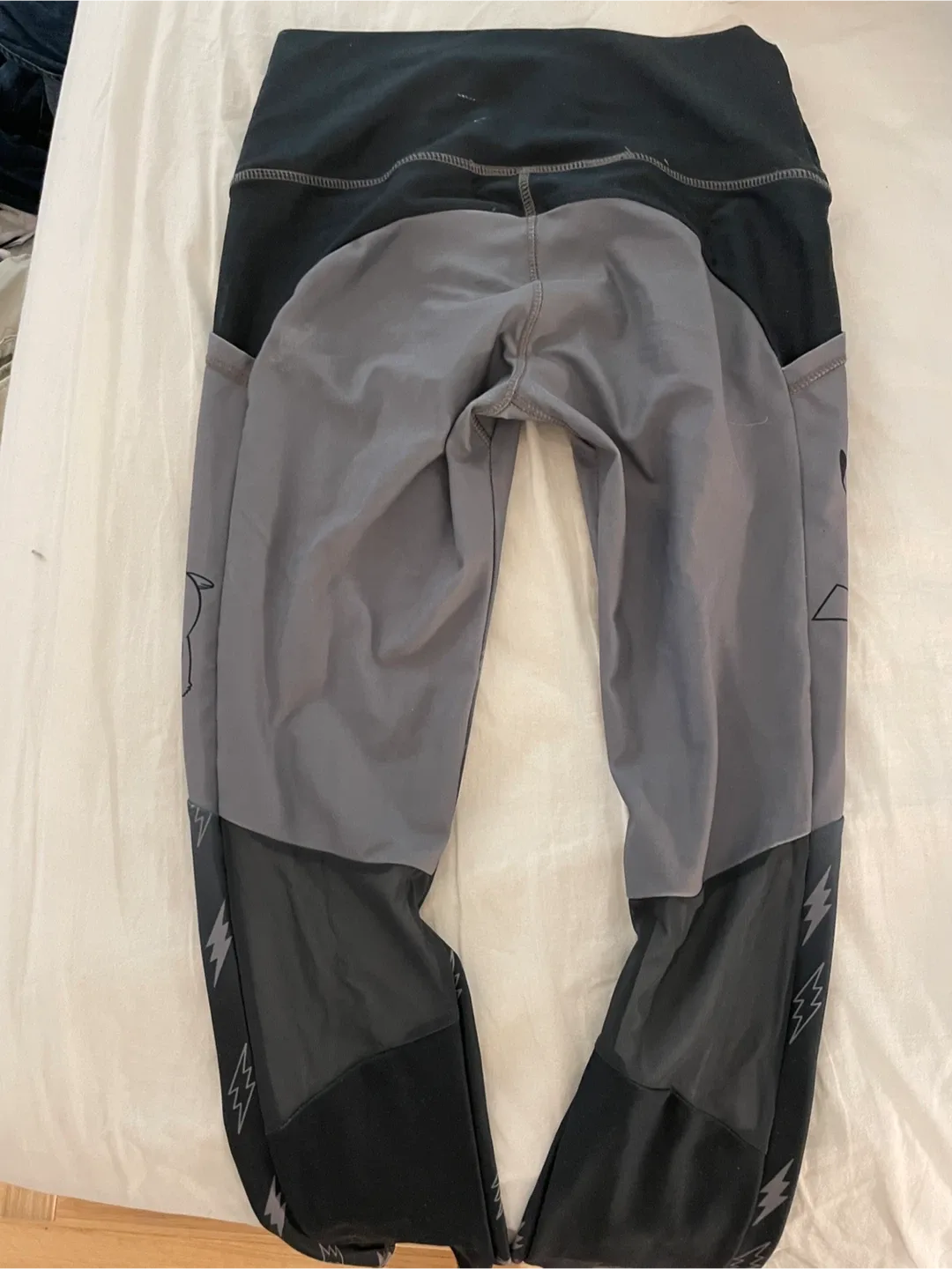 🥕 Pokémon Center Women's Leggings - Size M image indicator(2)