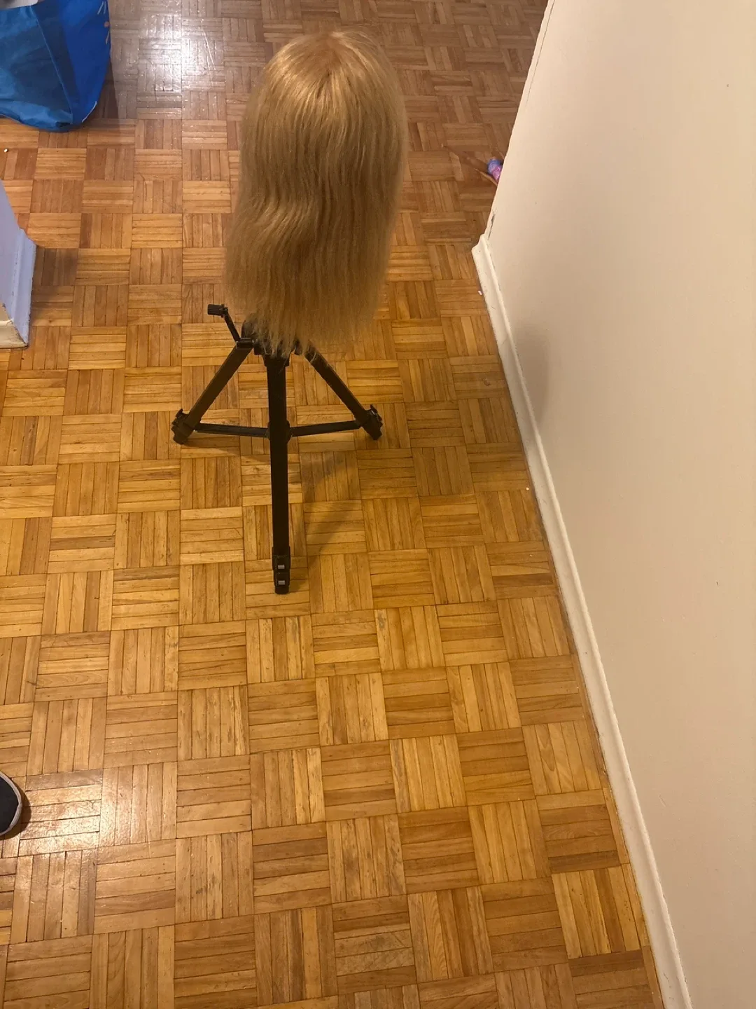 Mannequin Head with Hair & Tripod Stand image indicator(2)