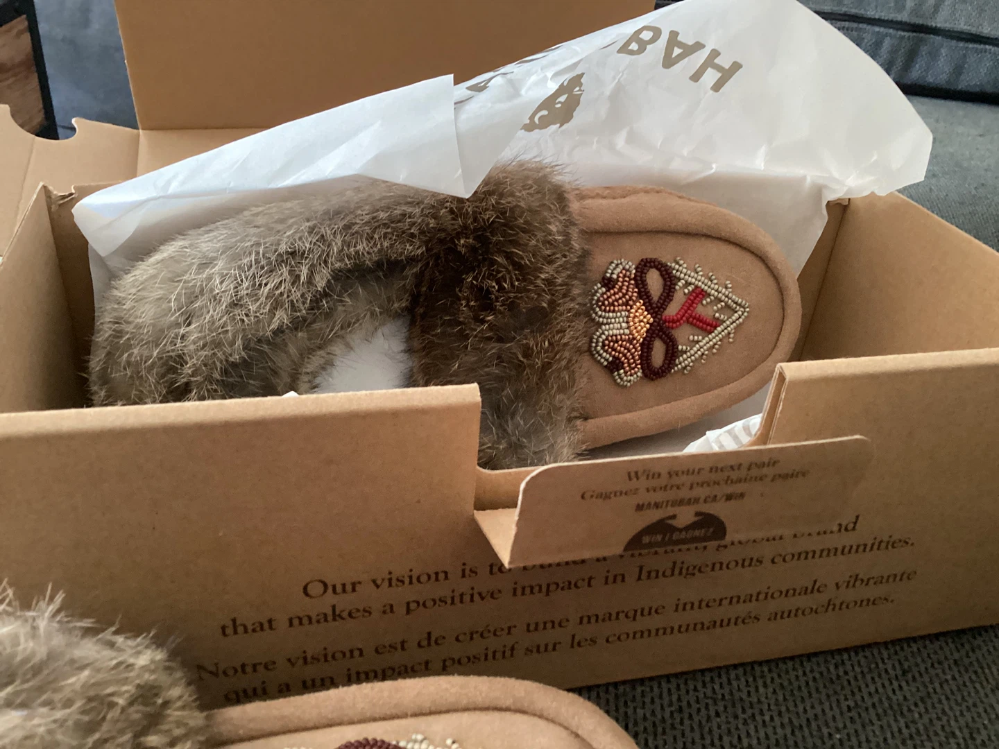 Manitobah Mukluks Moccasins - New in Box - photo 2