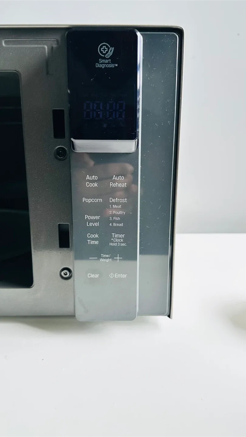 LG 0.9 cu. ft. NeoChef Countertop Microwave with Smart Inverter image indicator(4)