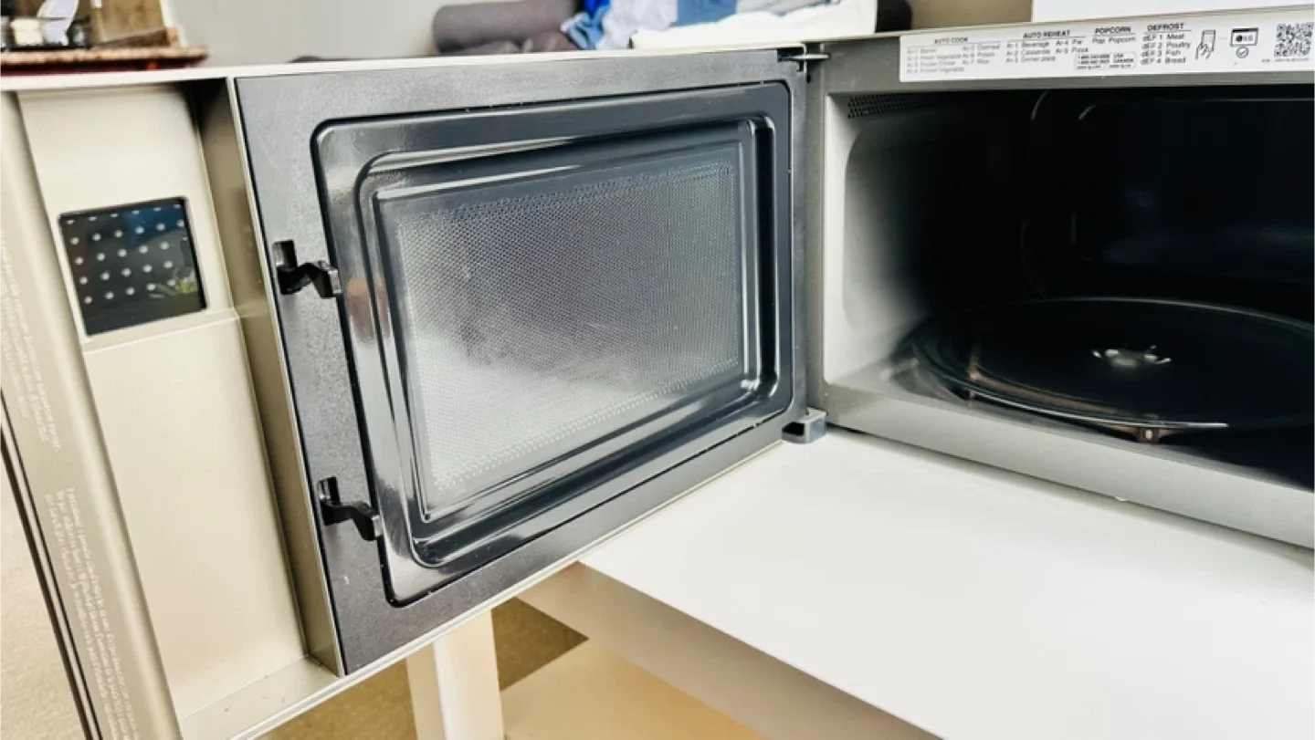 LG 0.9 cu. ft. NeoChef Countertop Microwave with Smart Inverter image indicator(3)