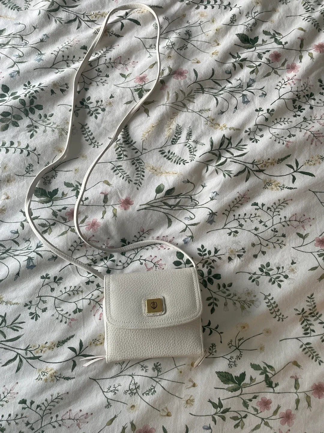 Small White Crossbody Bag thumbnail