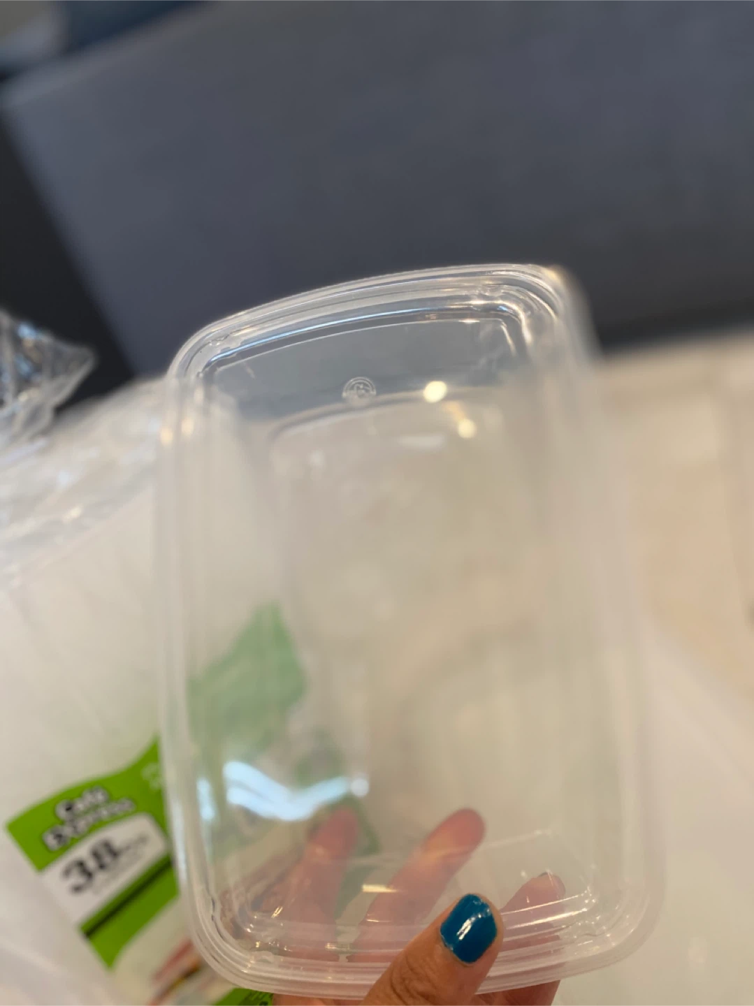 Café Express 38oz Plastic Containers with Lids - 84 count - photo 4
