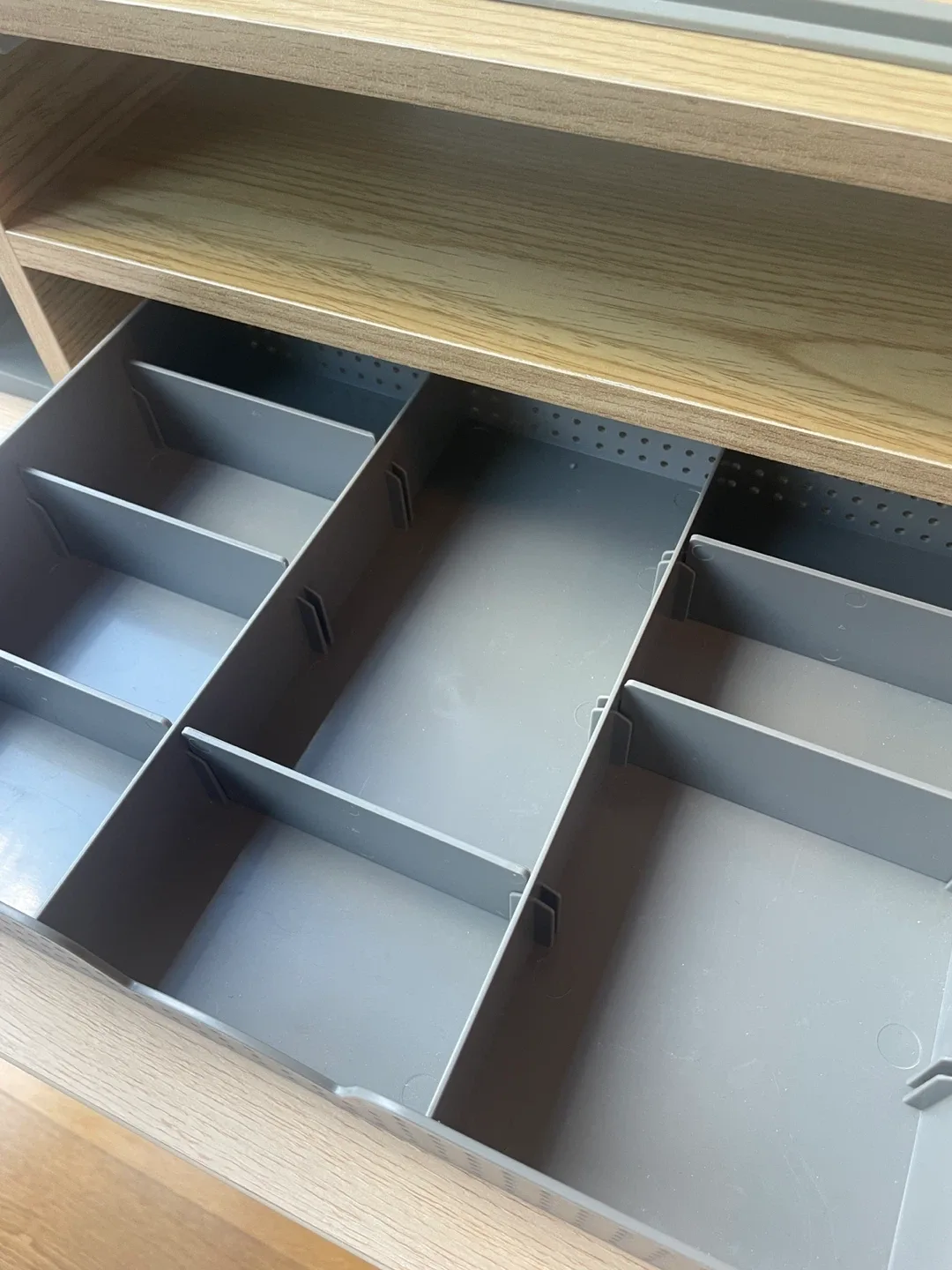 Desk monitor stand riser with organizer tray image indicator(4)