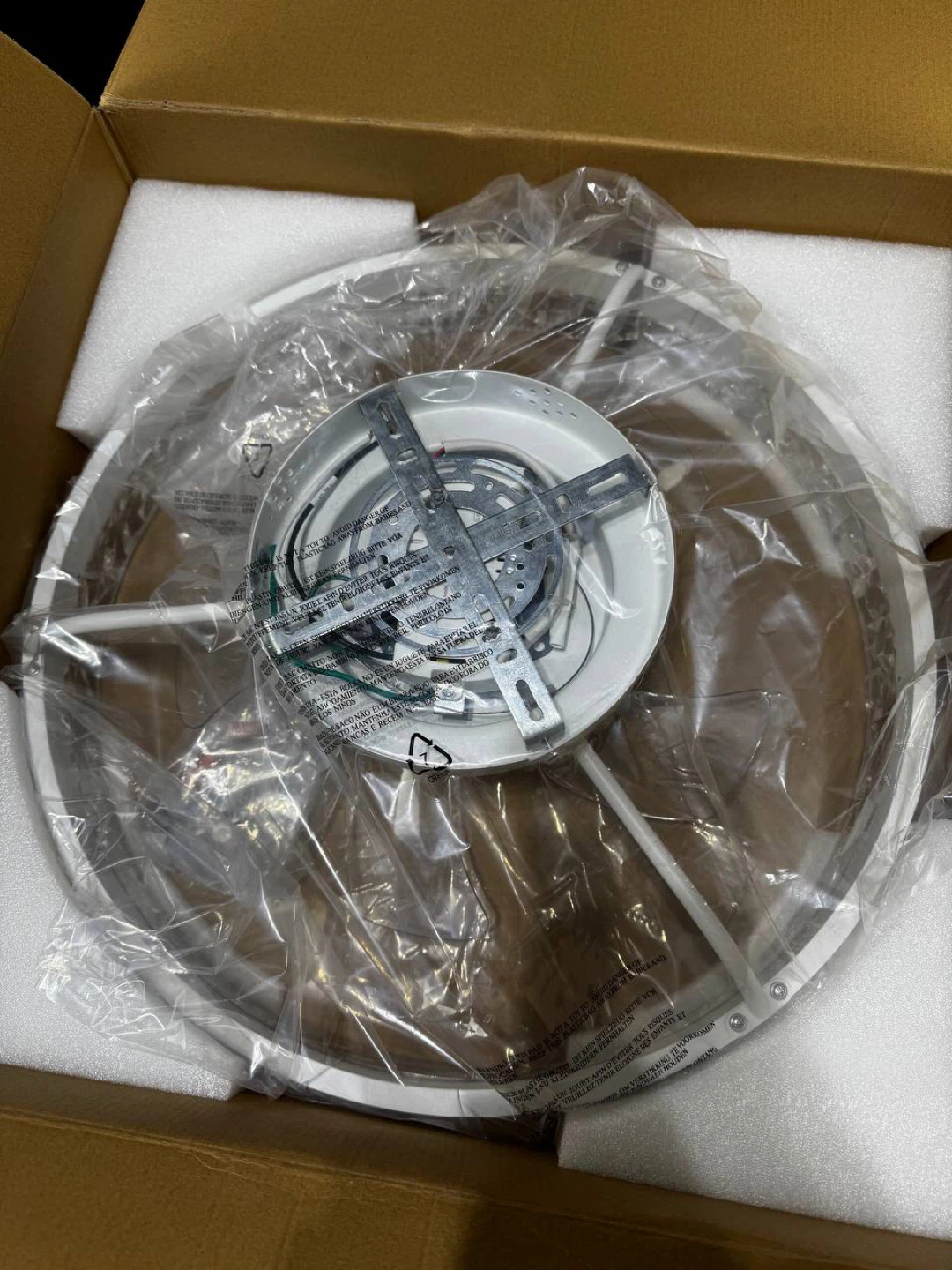 LEDIARY 20” Ceiling Fan with Light – White – New - photo 5