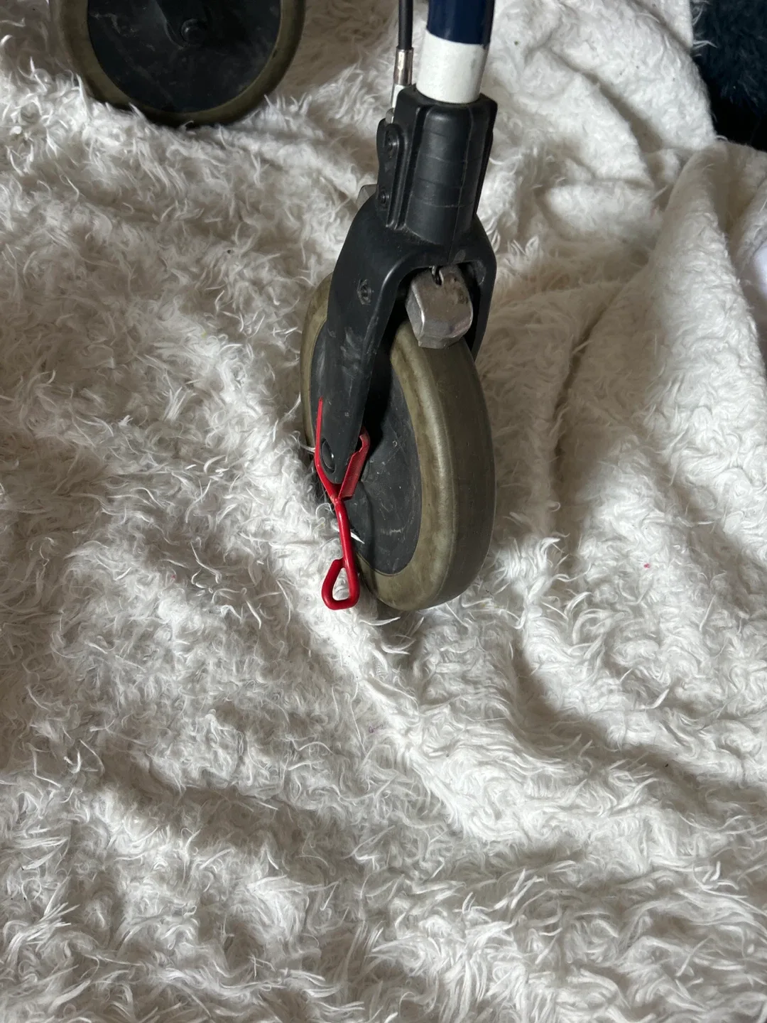 Blue rollator with moveable seat 🥕🥕🥕 image indicator(2)