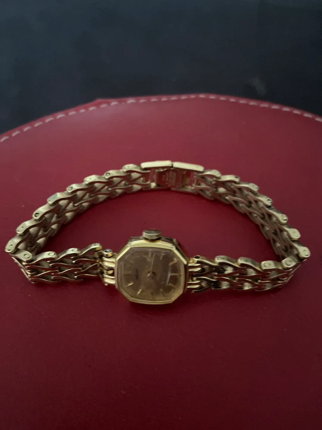 Seiko Ladies Gold-Tone Watch image indicator(3)