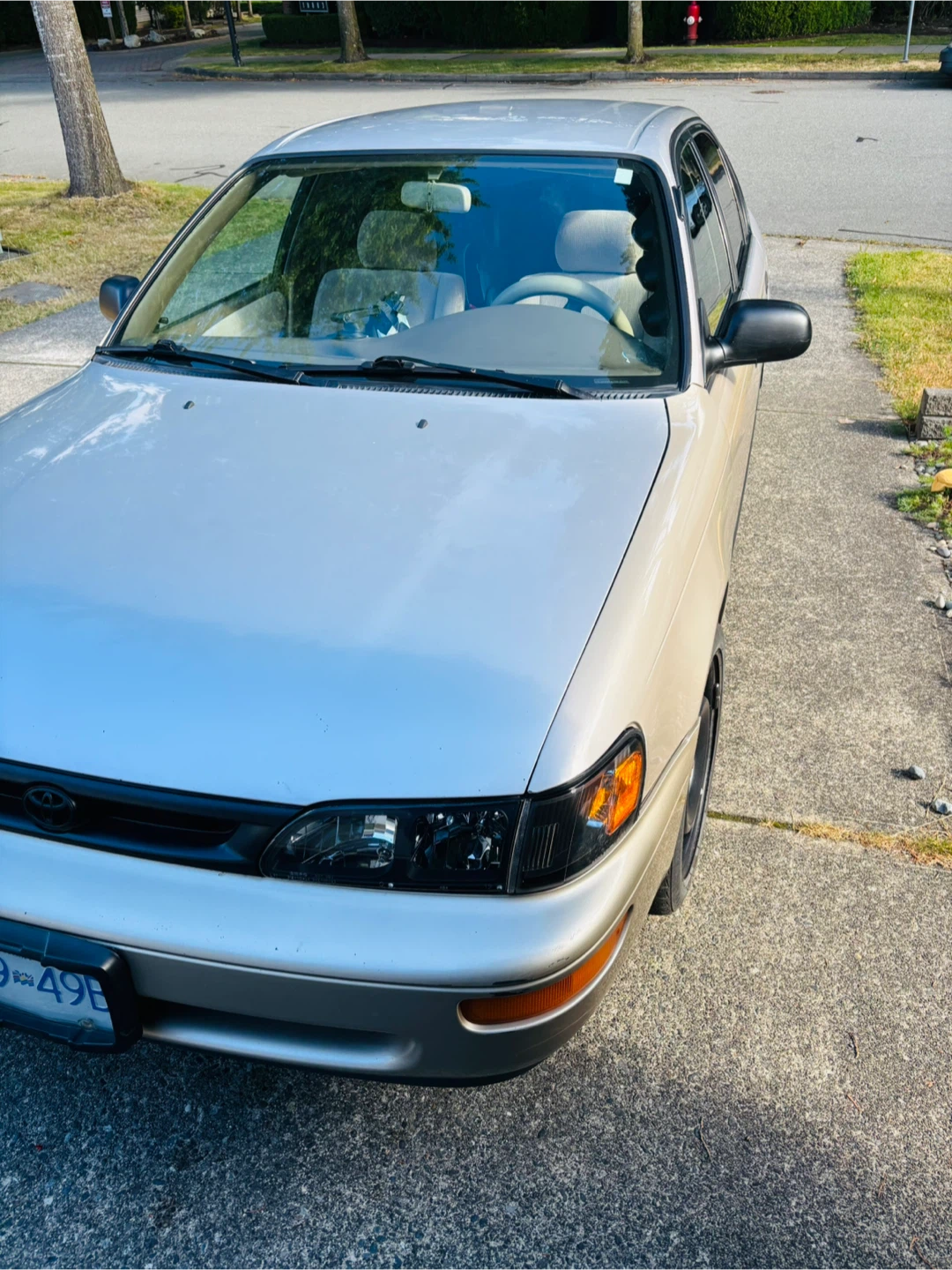 Toyota Corolla Sedan - Silver - photo 2