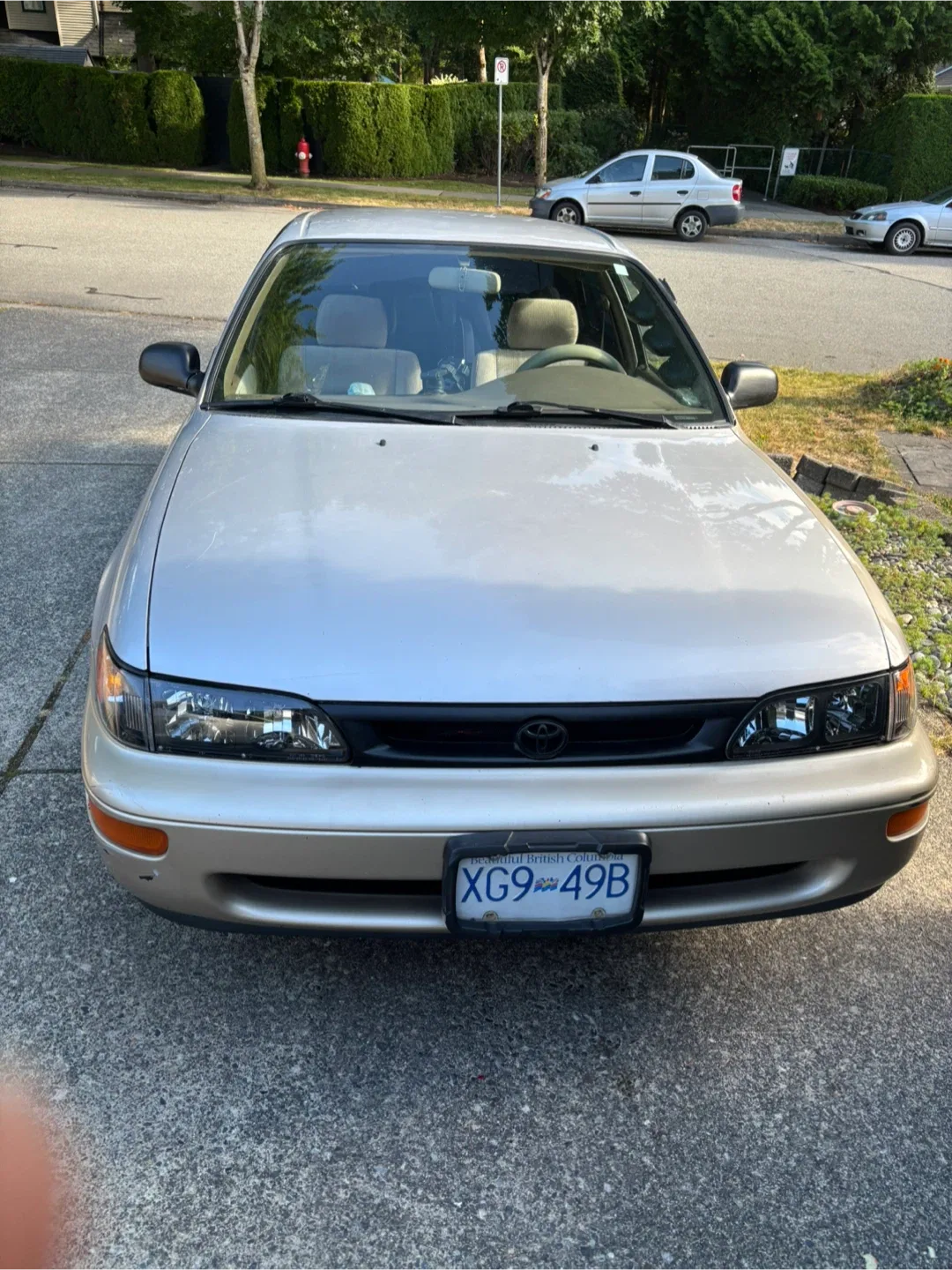 Toyota Corolla Sedan - Silver thumbnail