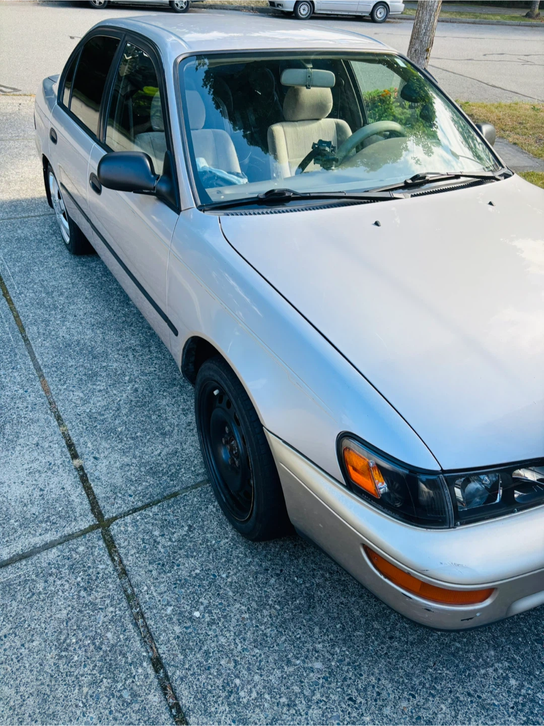 Toyota Corolla Sedan - Silver - photo 3