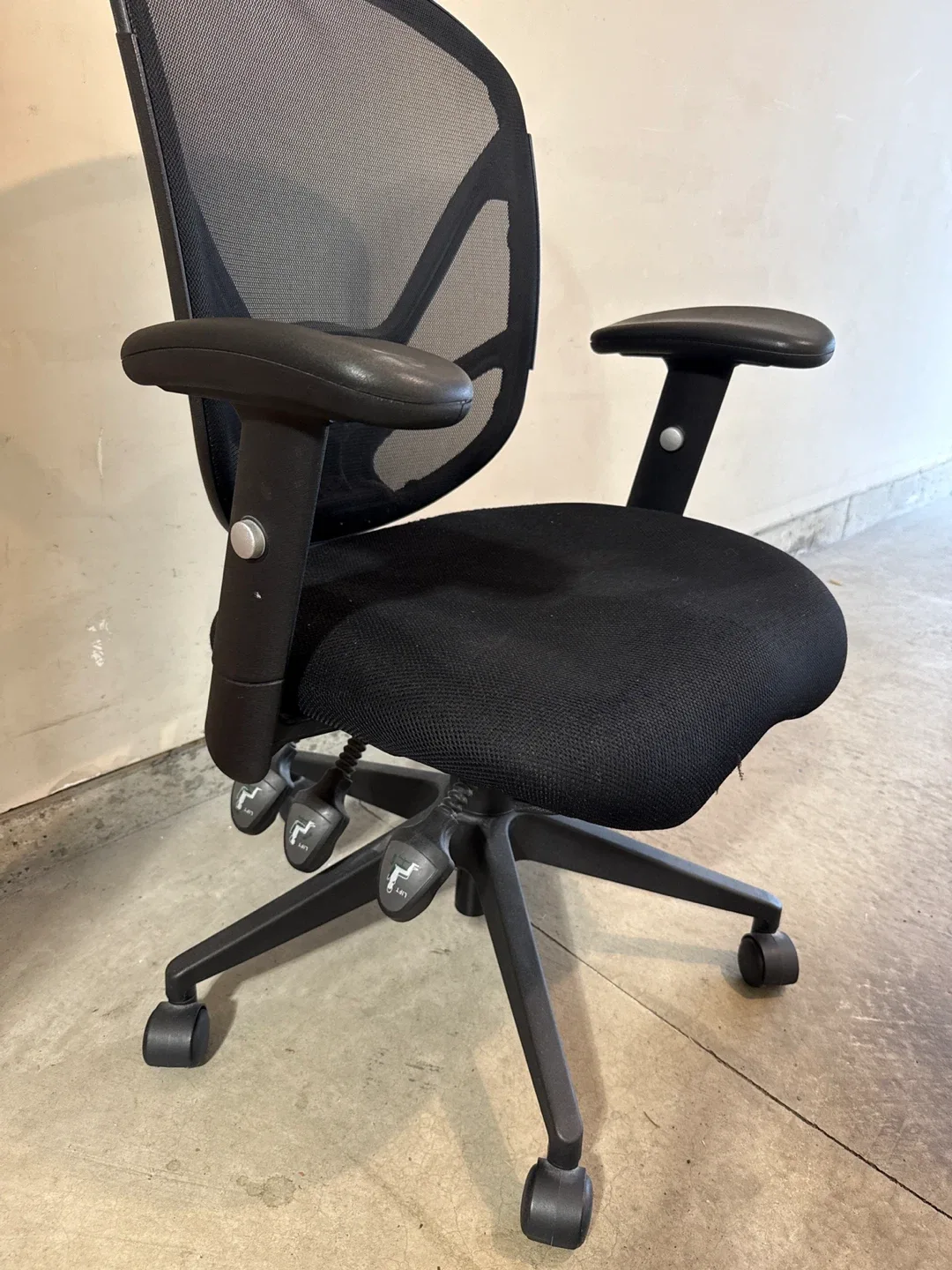 Black Mesh Office Chair image indicator(3)