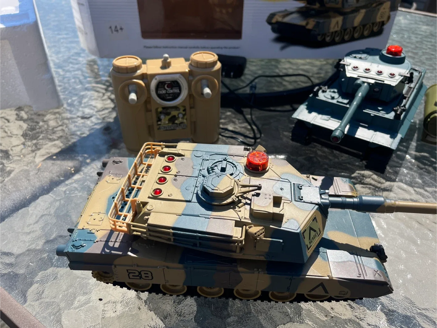 R/C Battle Tank Combat Set image indicator(2)