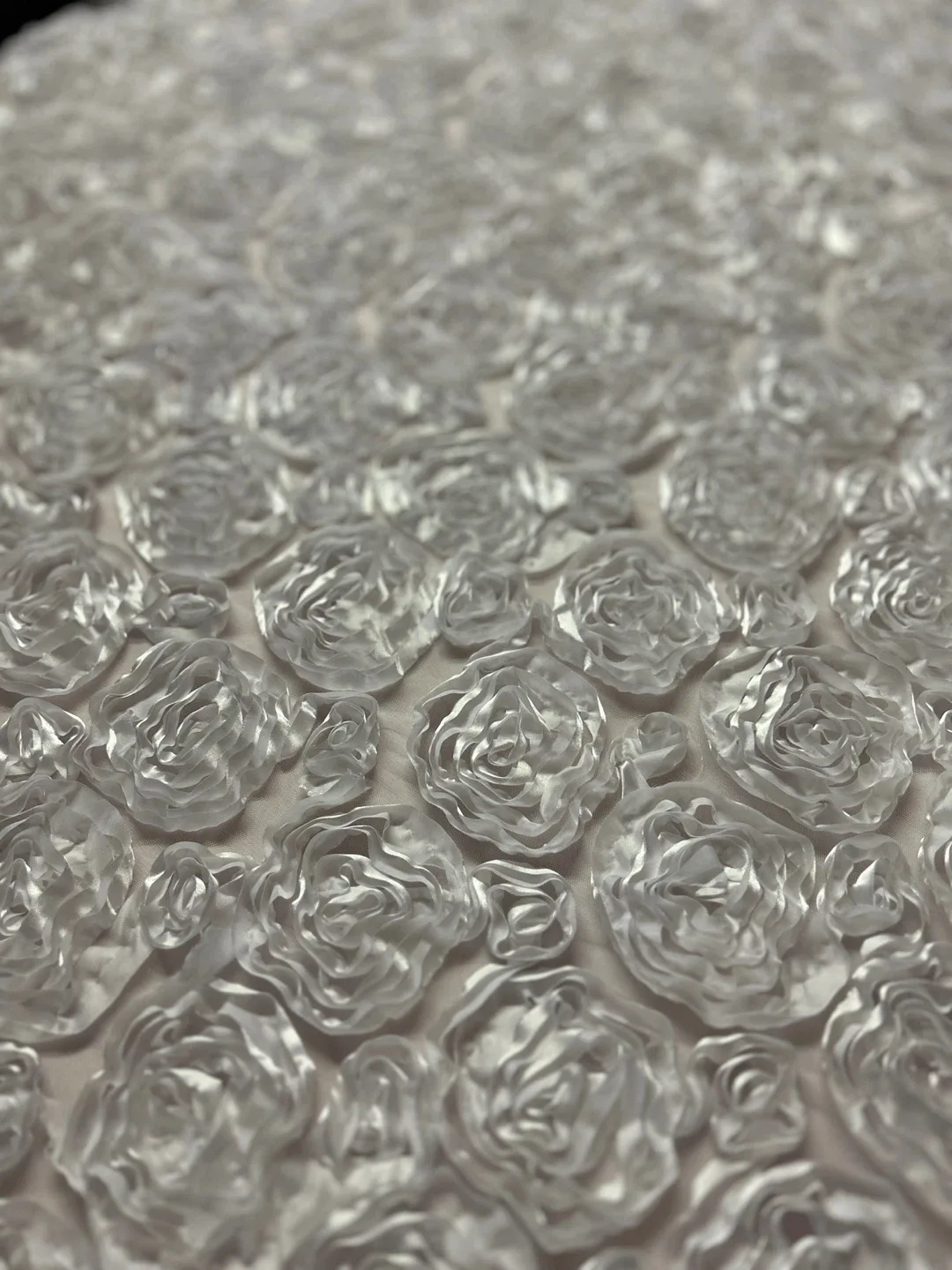 White Rosette Tablecloth image indicator(2)