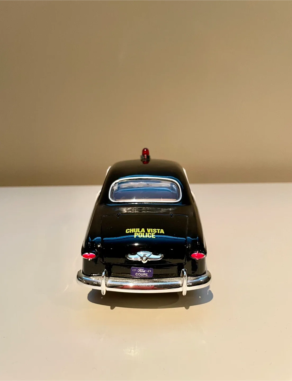 Diecast Model: Ford 1949 Maisto California Highway Police Car 🎁 image indicator(7)