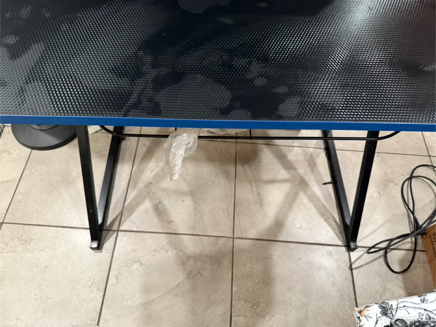 Gaming Desk - Black image indicator(2)