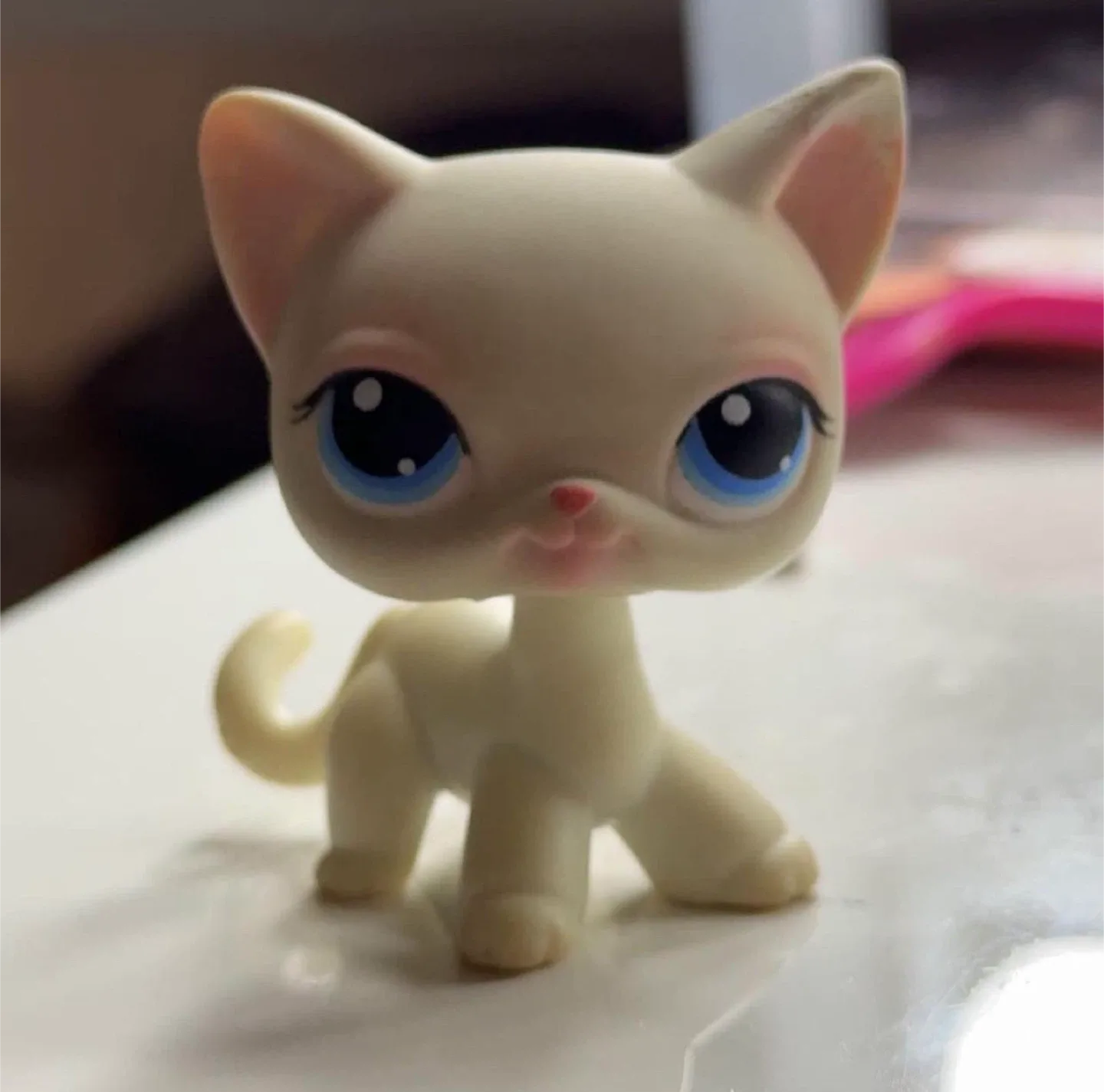 LPS Authentic Littlest Pet Shop #64 White Shorthair Cat thumbnail