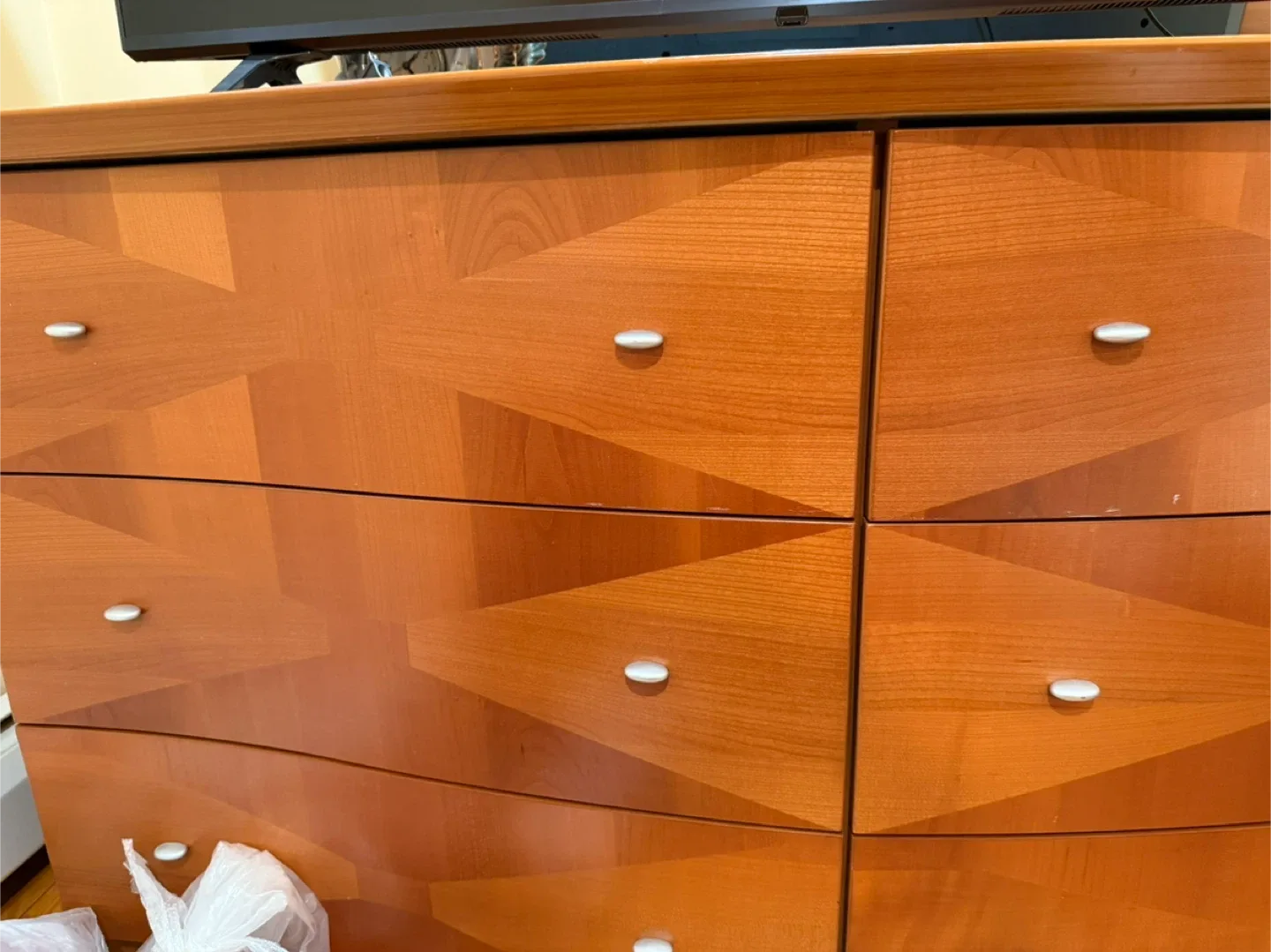 Wood Dresser with Mirror image indicator(4)