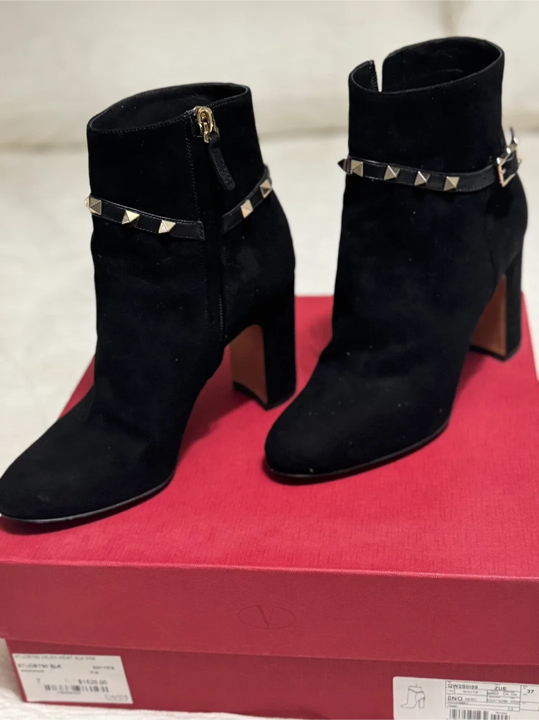 Valentino Stud Sign Ankle Boot Black Size 7 image indicator(2)