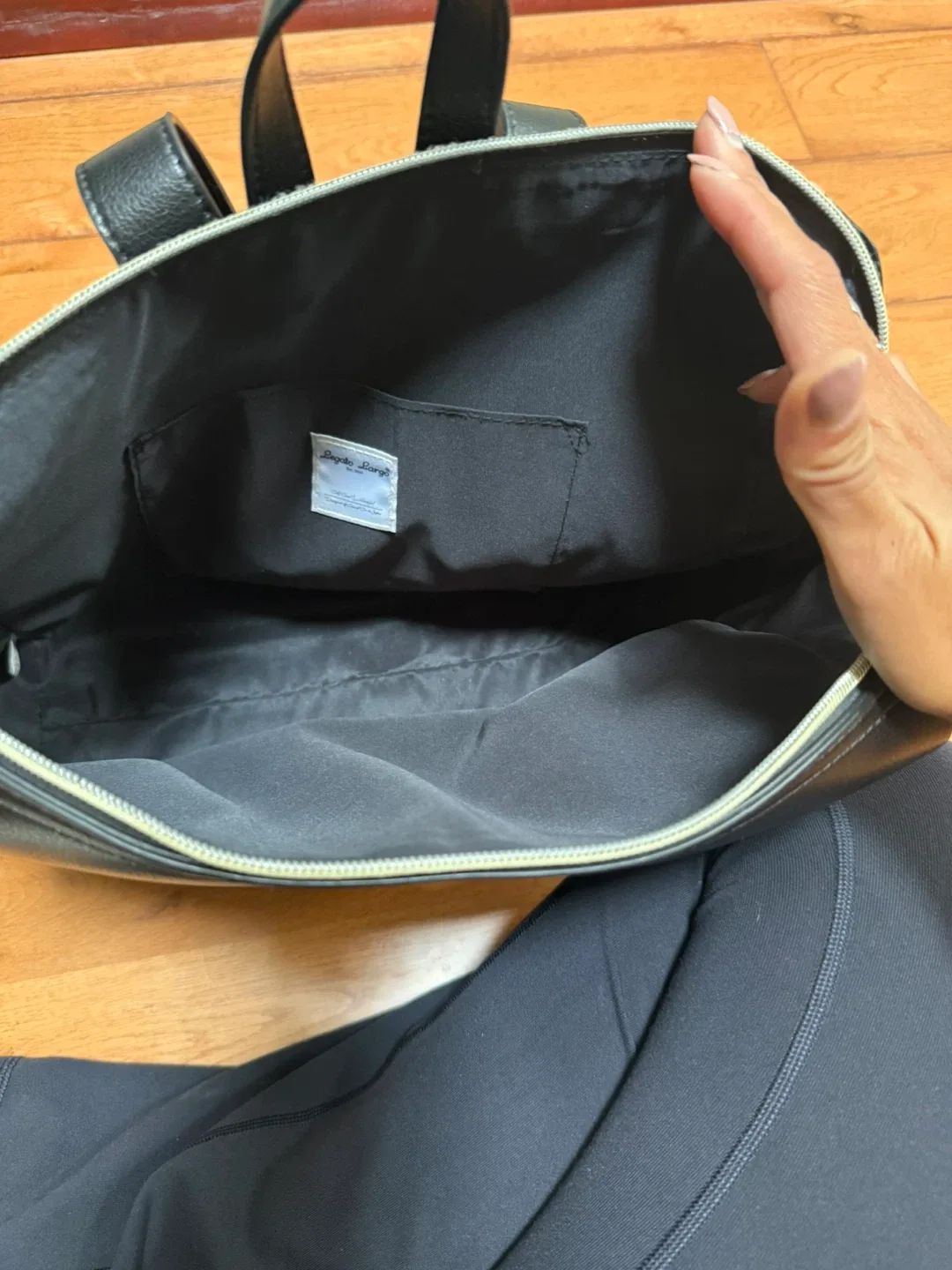 Black Backpack image indicator(2)