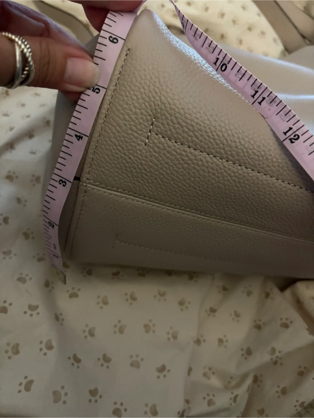 Kate Spade Beige Leather Hobo Bag image indicator(5)