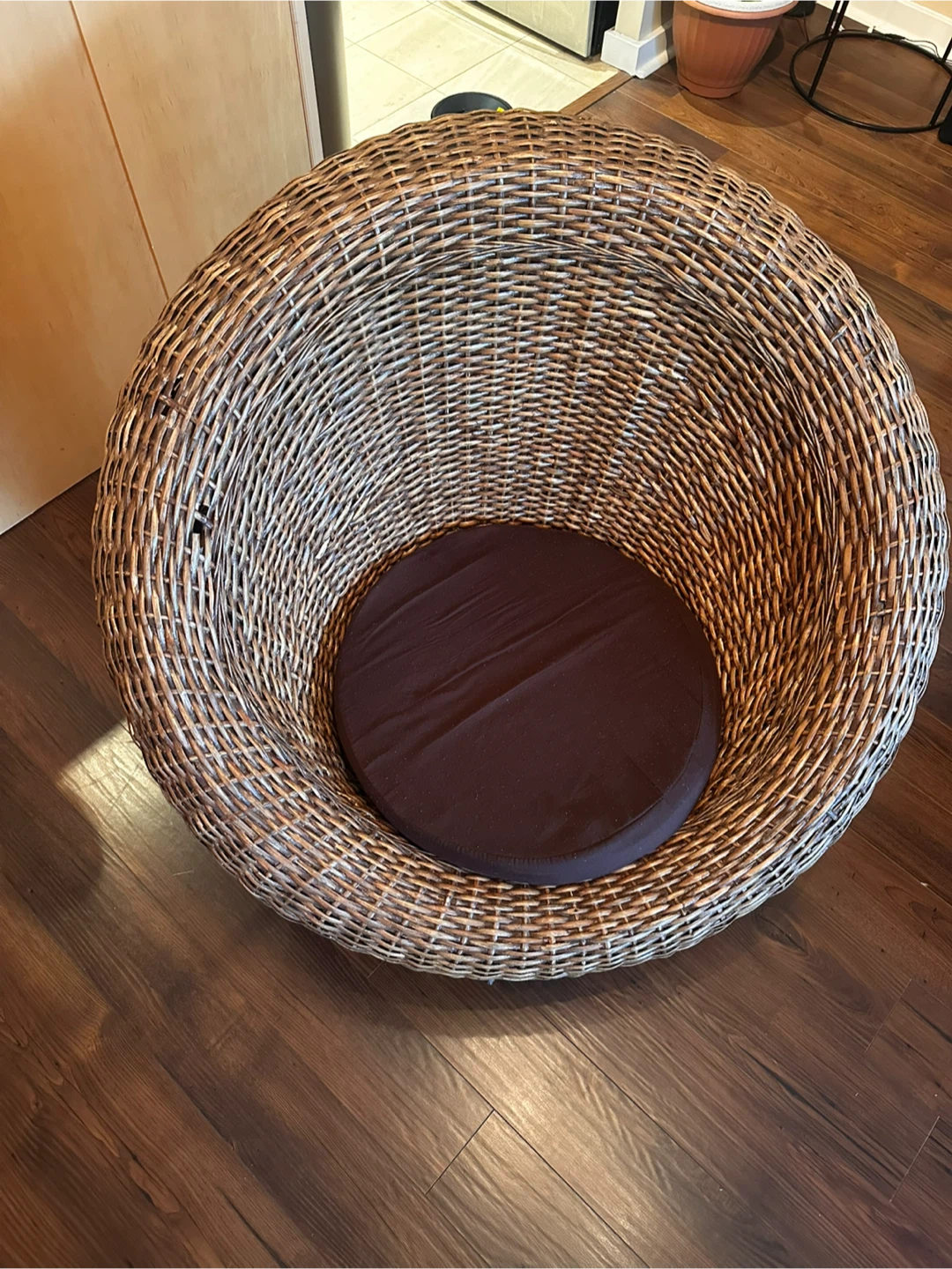 Cozy Wicker Chair – Priced to Sell! - photo 3