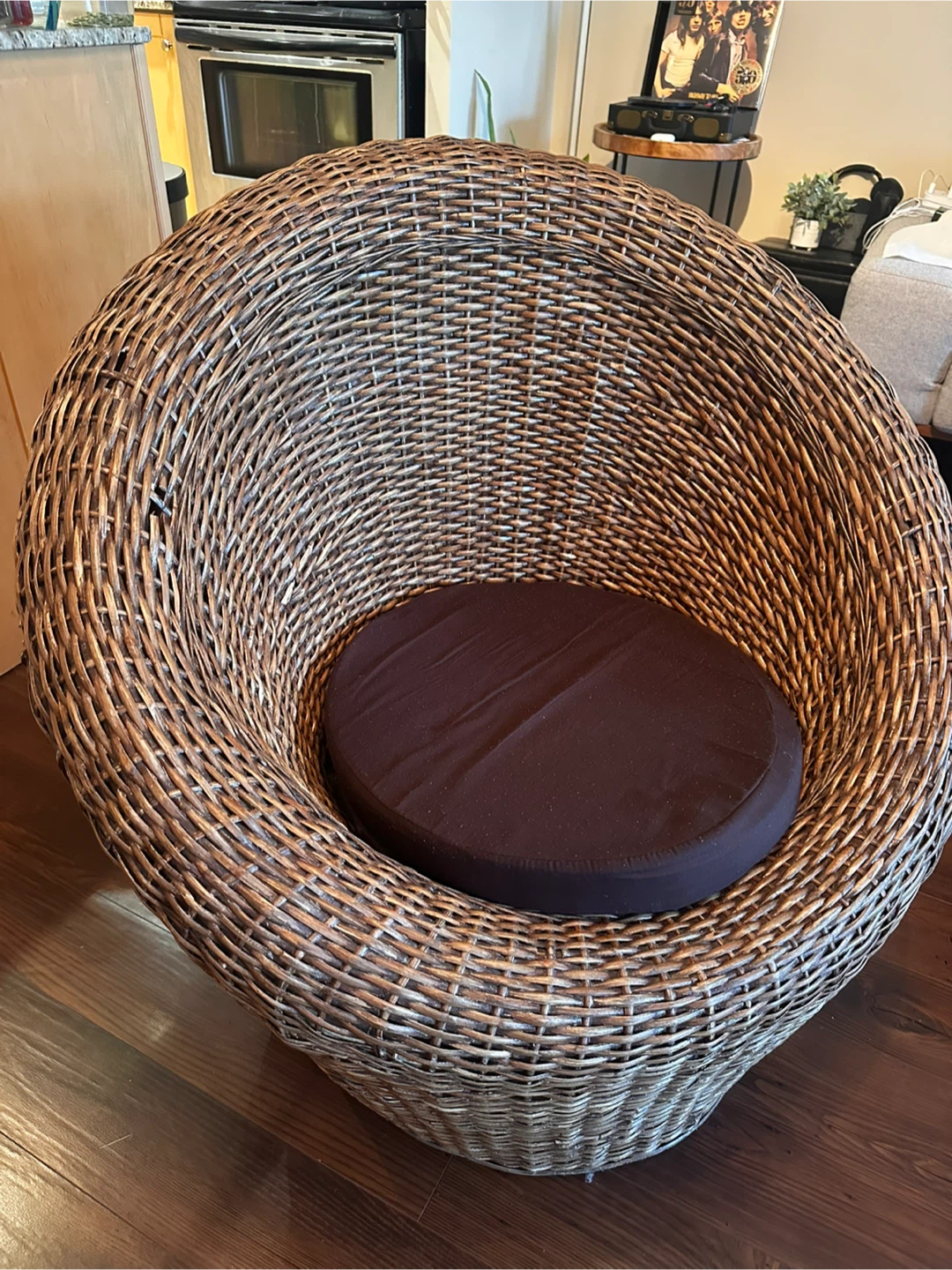 Cozy Wicker Chair – Priced to Sell! - photo 2