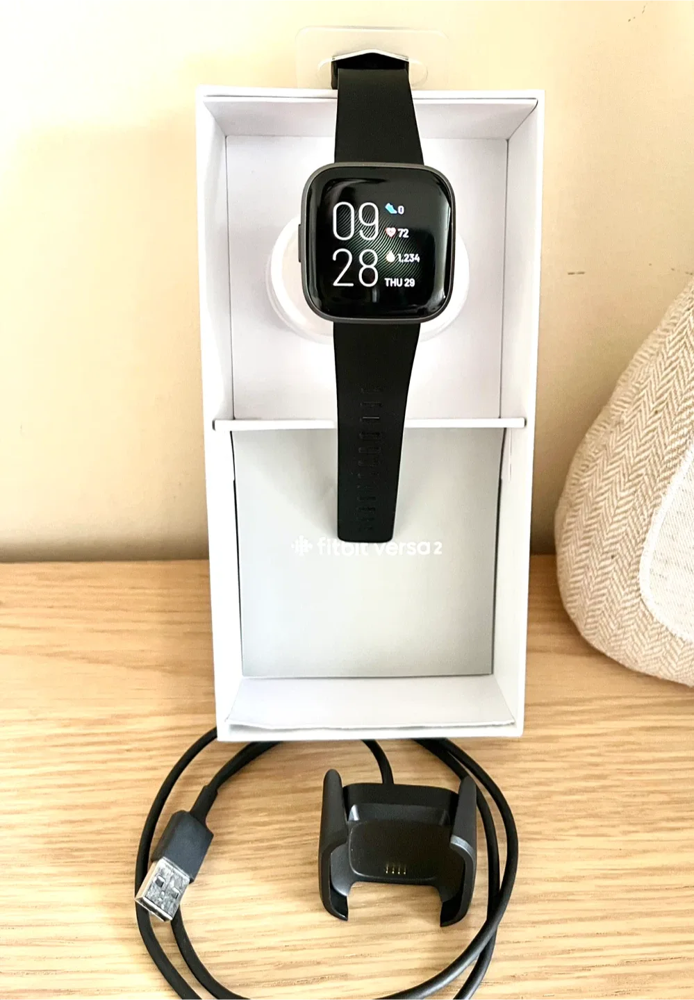 💯 LIKE NEW ✅ Fitbit Versa 2 smartwatch thumbnail