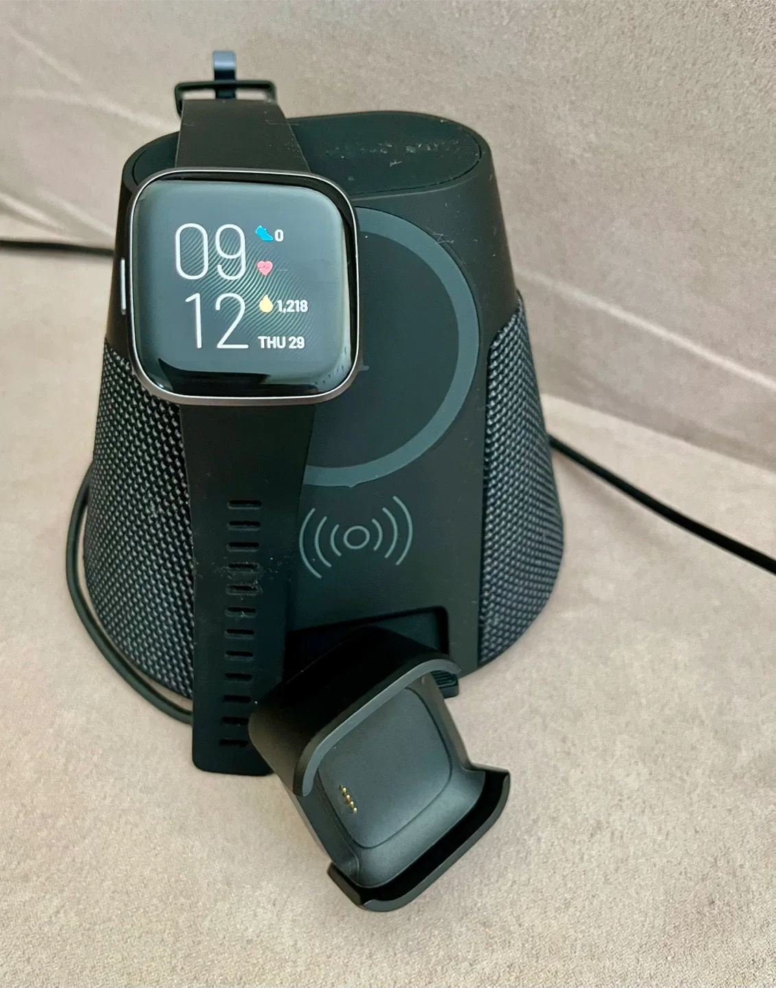💯 LIKE NEW ✅ Fitbit Versa 2 smartwatch image indicator(3)