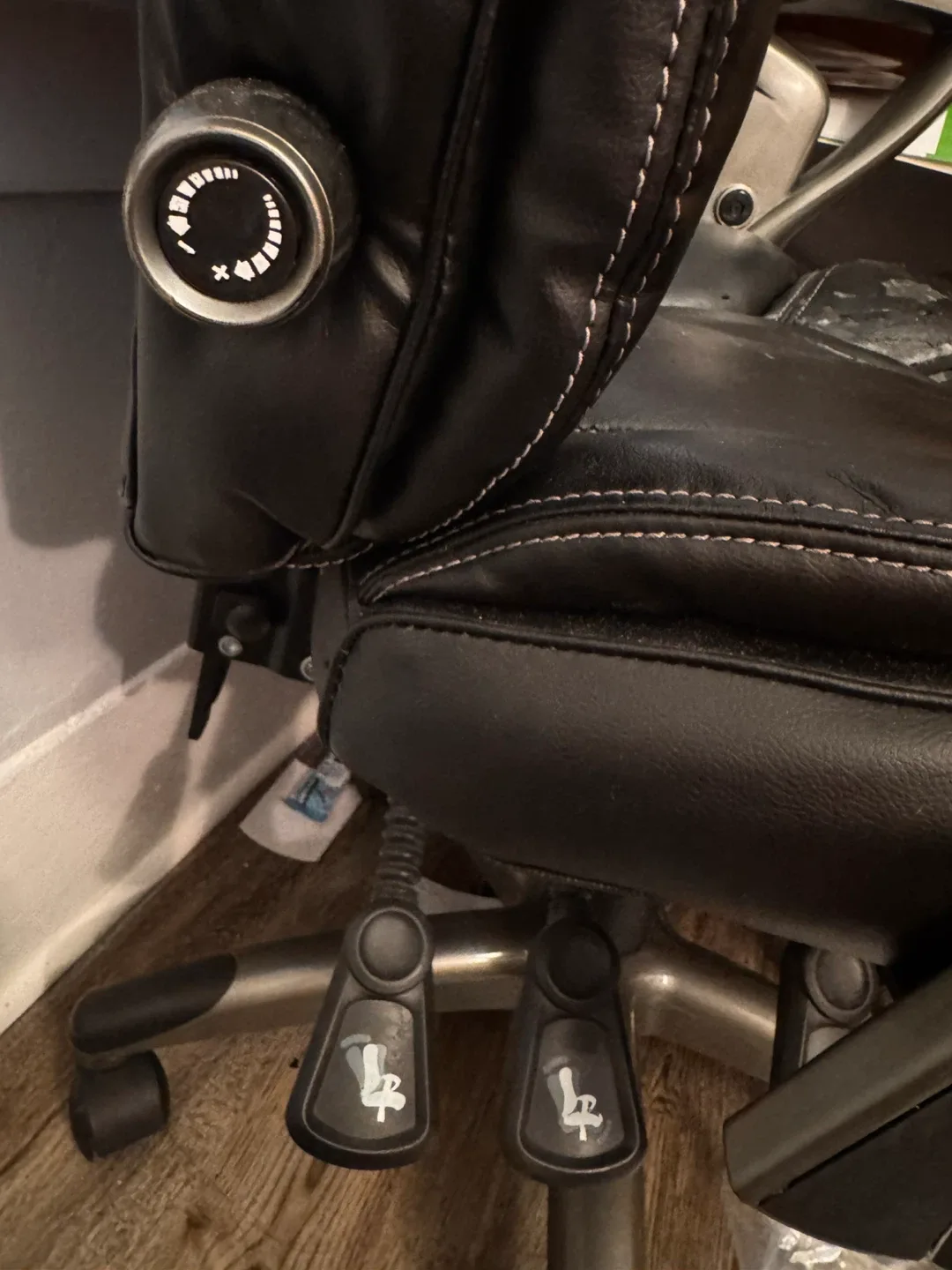 Black Office Chair - Heavily Used image indicator(2)