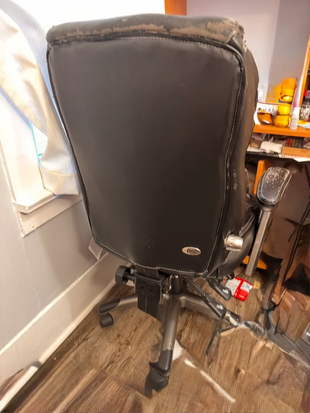 Black Office Chair - Heavily Used image indicator(4)