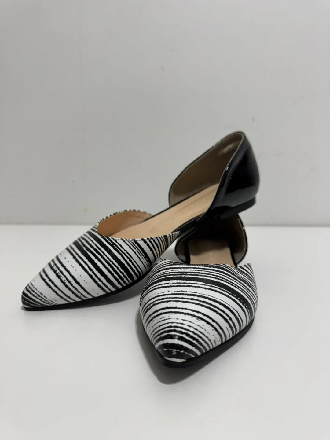 Young and Tee Pointed Flats - Size 8 image indicator(4)