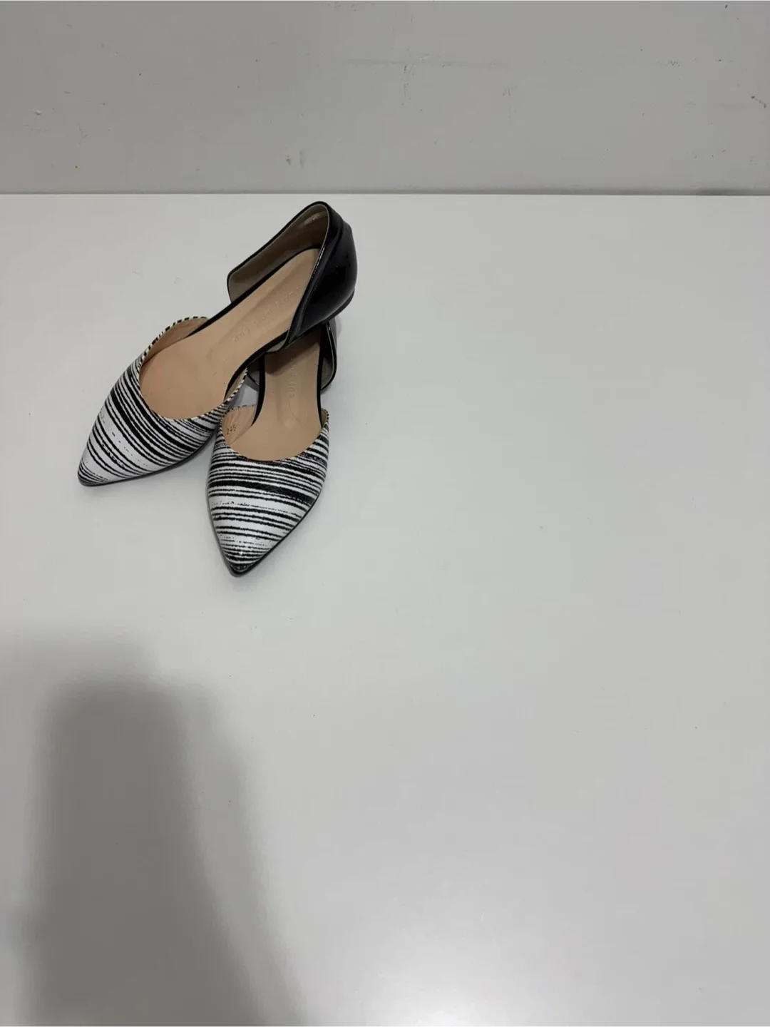 Young and Tee Pointed Flats - Size 8 image indicator(3)