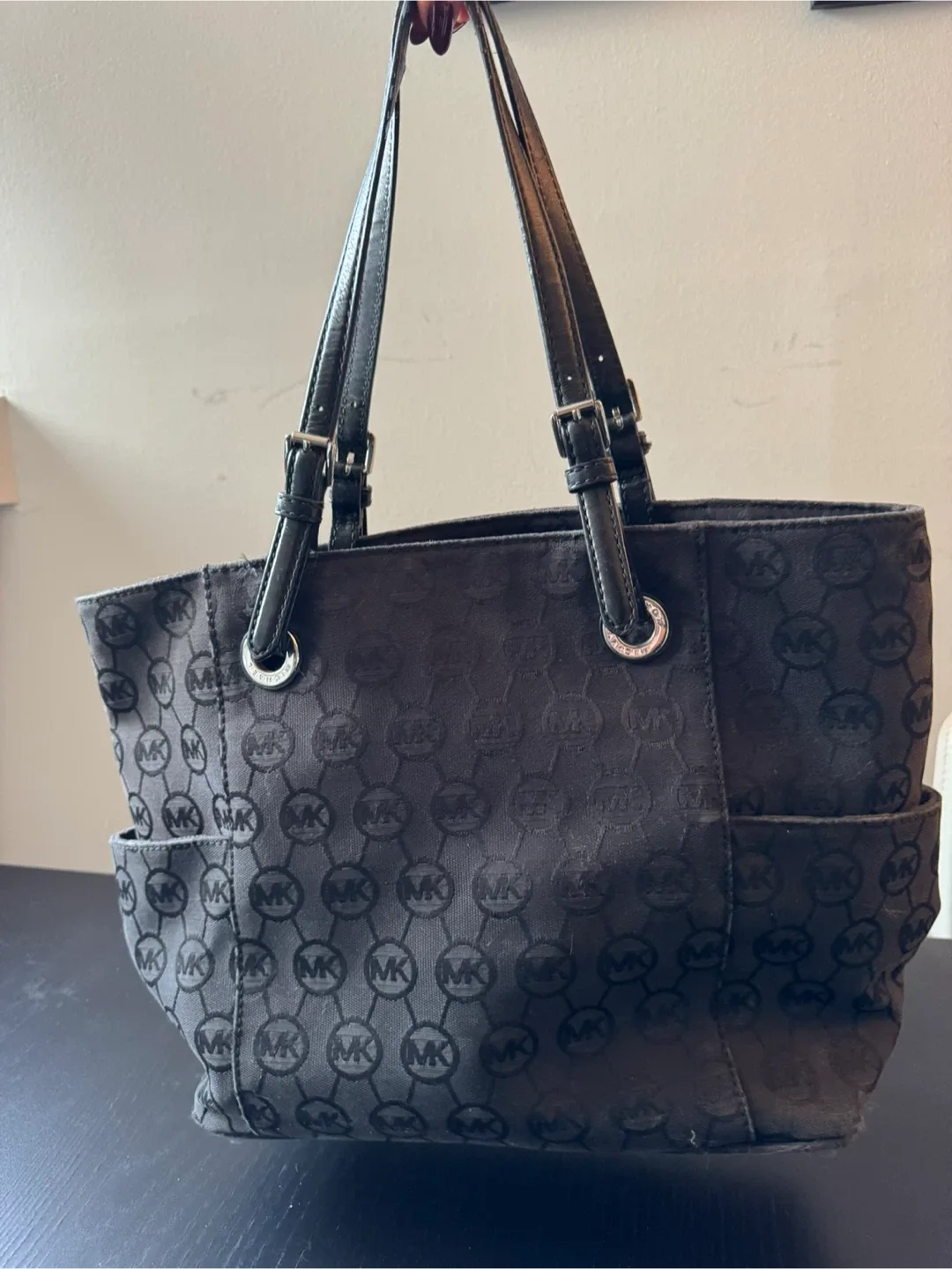 Michael Kors Black Tote Bag image indicator(2)