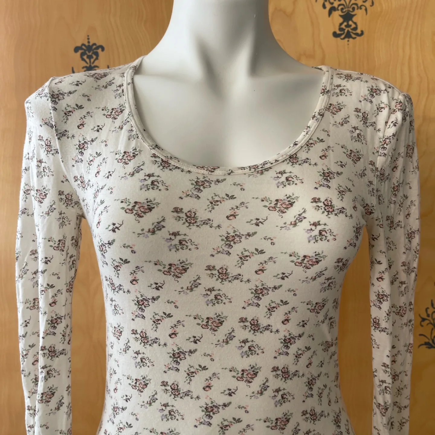 Vintage Y2K 2000s Cream Floral Pattern Long Sleeve Top image indicator(6)