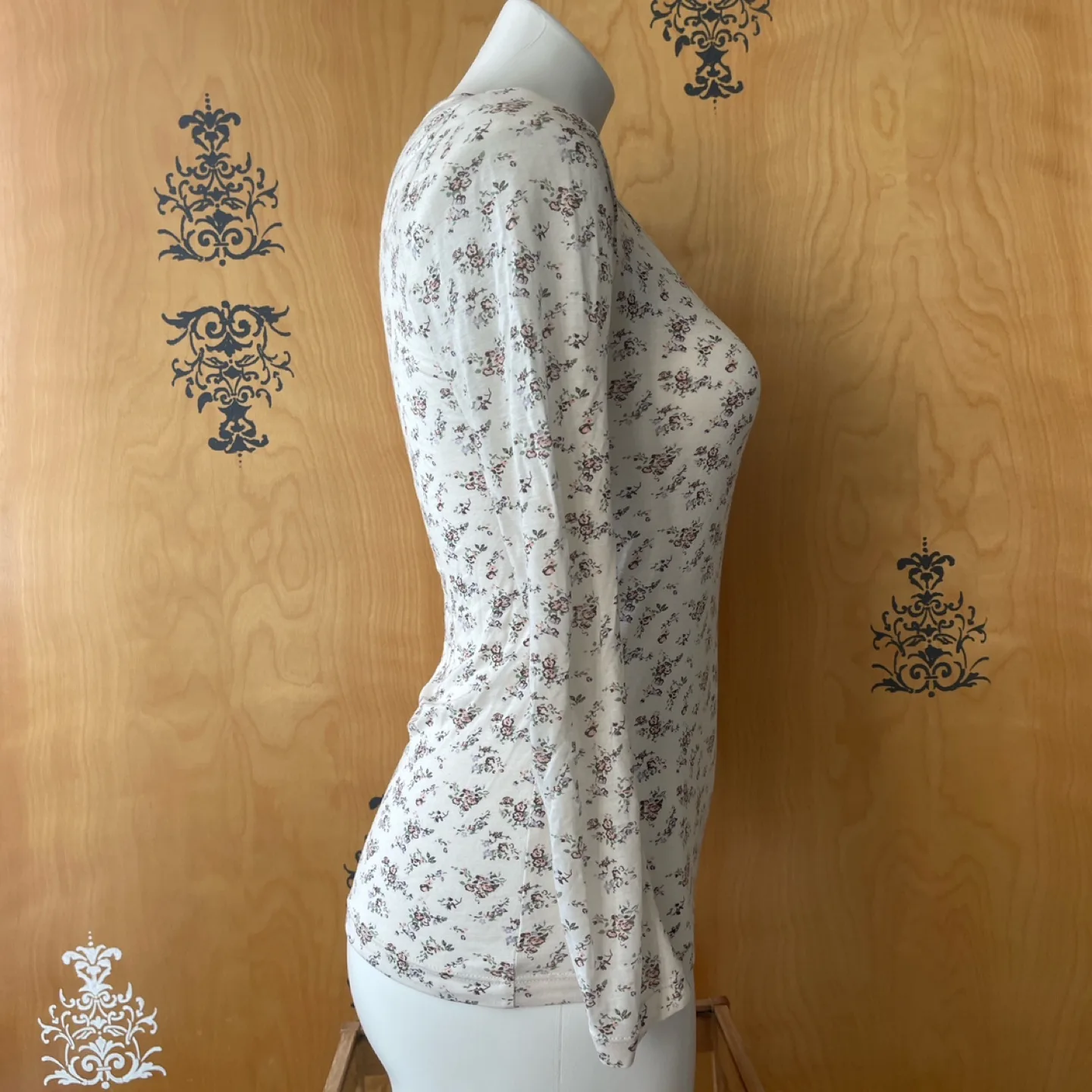 Vintage Y2K 2000s Cream Floral Pattern Long Sleeve Top image indicator(3)