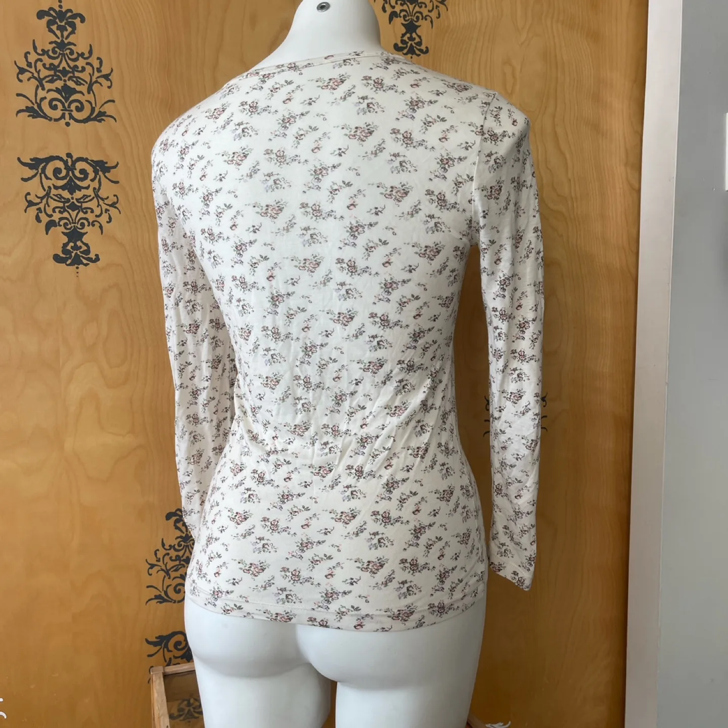 Vintage Y2K 2000s Cream Floral Pattern Long Sleeve Top image indicator(4)