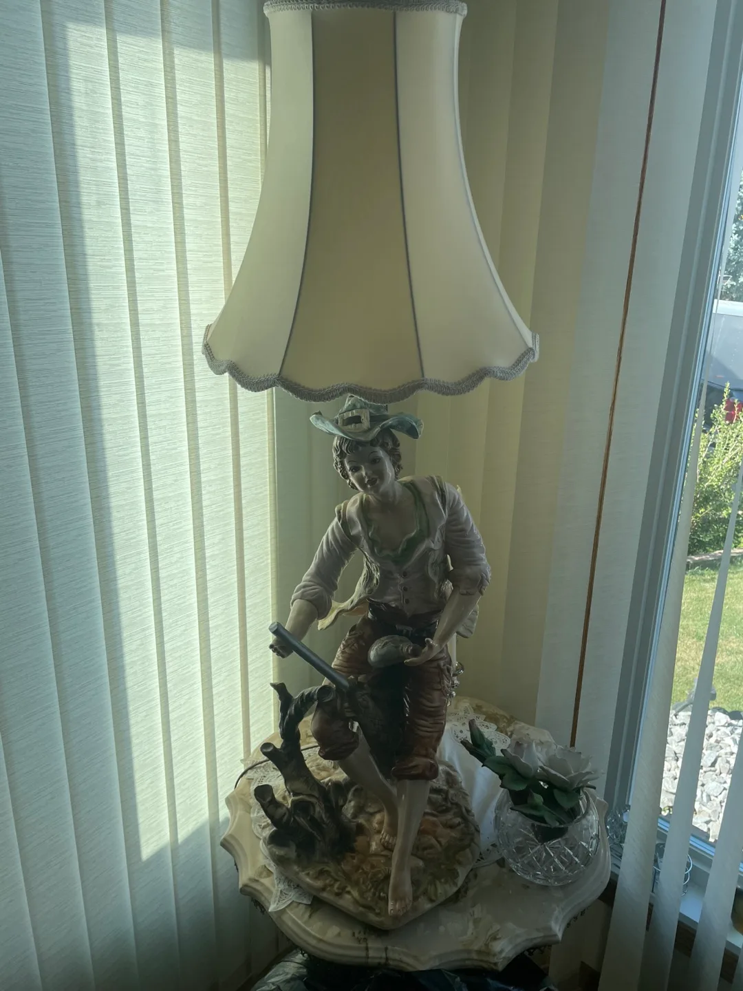 Vintage Capodimonte Lamp image indicator(2)